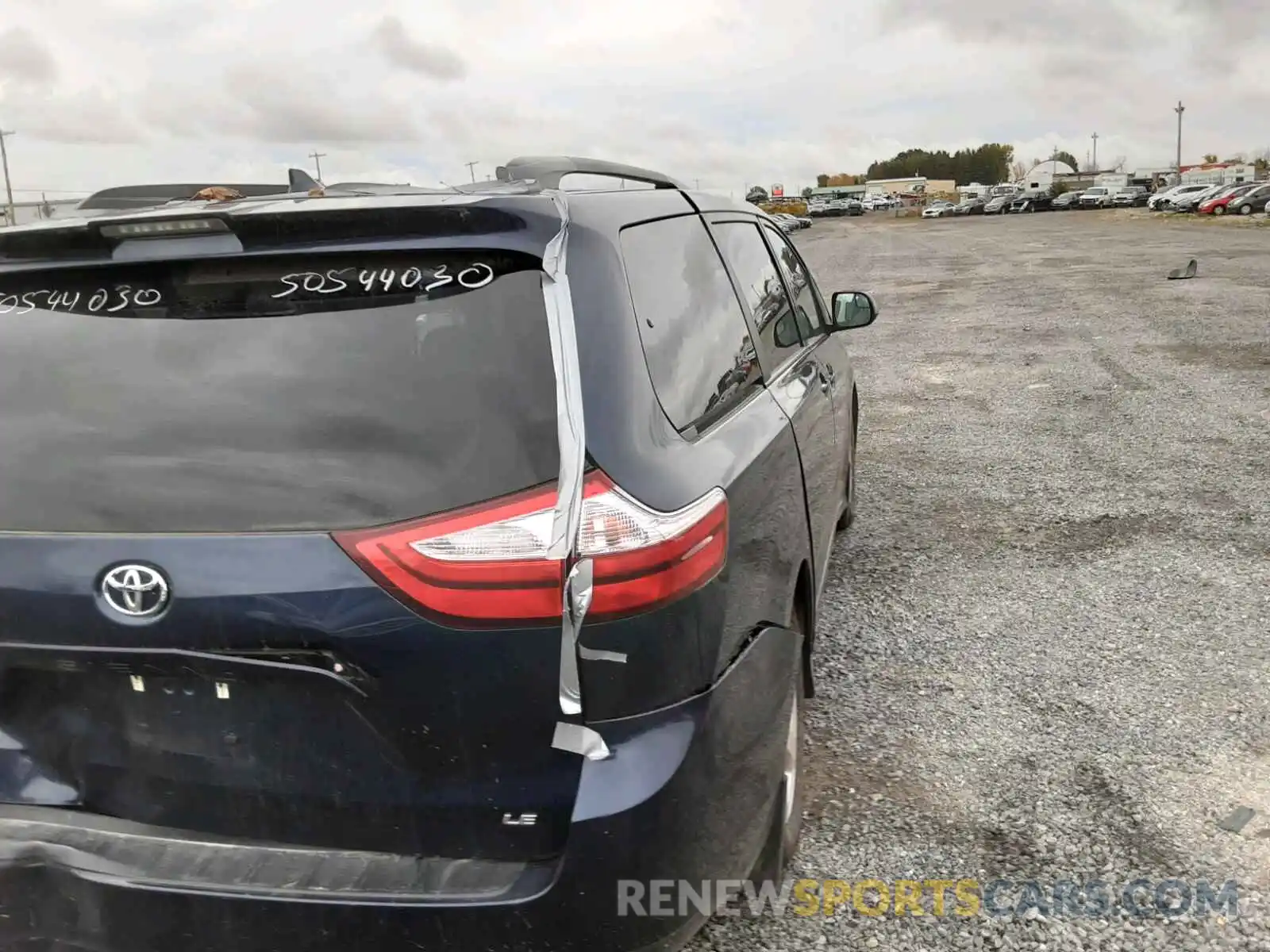 4 Photograph of a damaged car 5TDKZ3DC1KS990595 TOYOTA SIENNA 2019