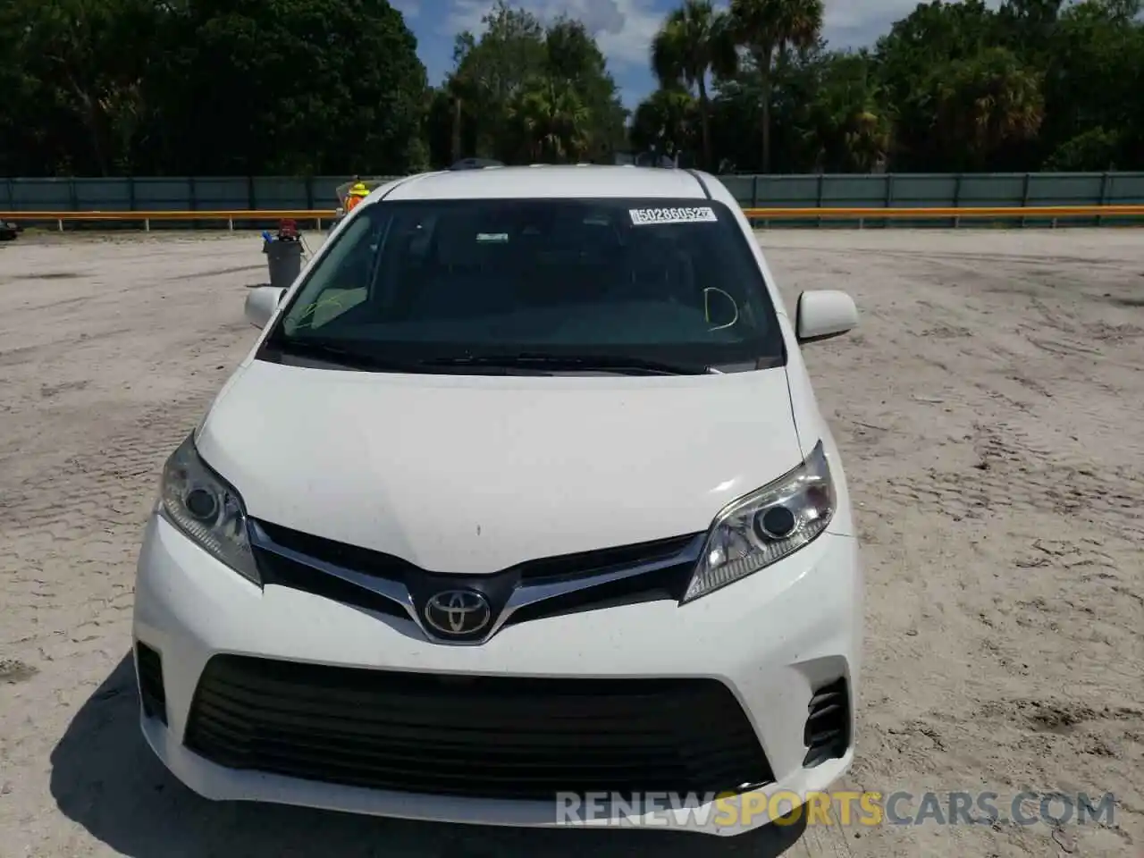 9 Photograph of a damaged car 5TDKZ3DC1KS992296 TOYOTA SIENNA 2019