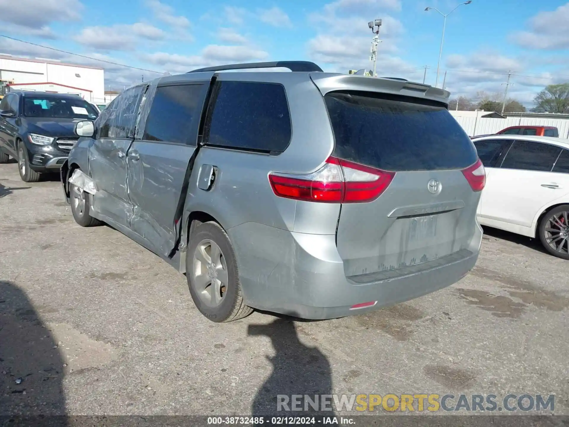 3 Фотография поврежденного автомобиля 5TDKZ3DC1KS992783 TOYOTA SIENNA 2019