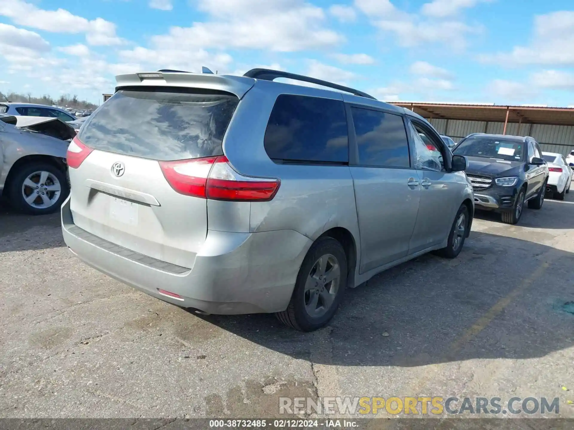 4 Фотография поврежденного автомобиля 5TDKZ3DC1KS992783 TOYOTA SIENNA 2019