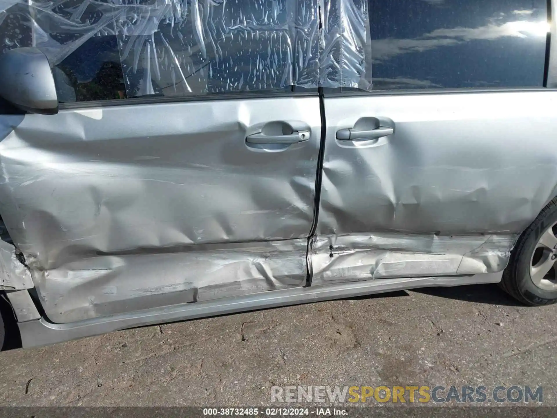 6 Photograph of a damaged car 5TDKZ3DC1KS992783 TOYOTA SIENNA 2019