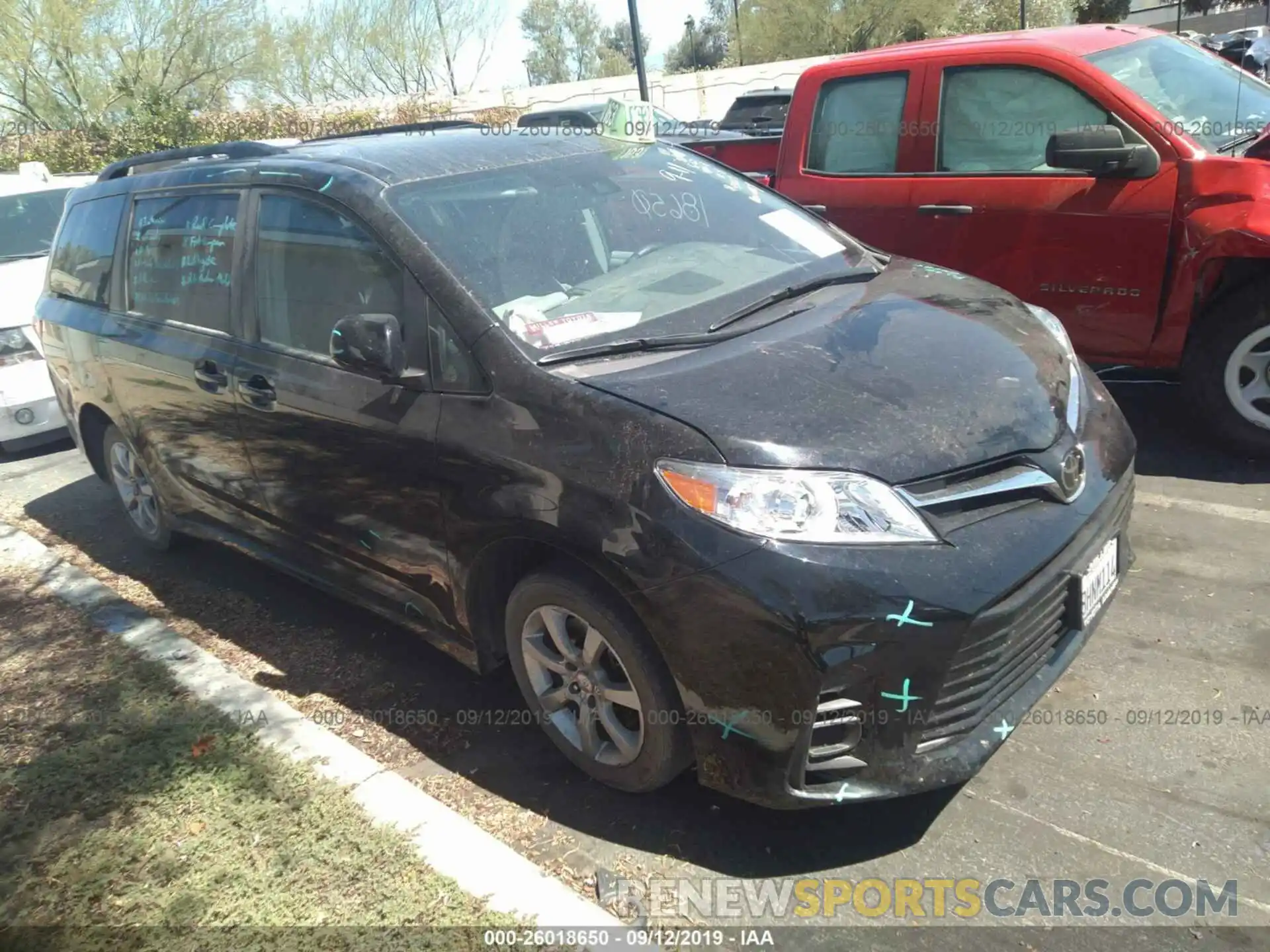 1 Photograph of a damaged car 5TDKZ3DC1KS996221 TOYOTA SIENNA 2019