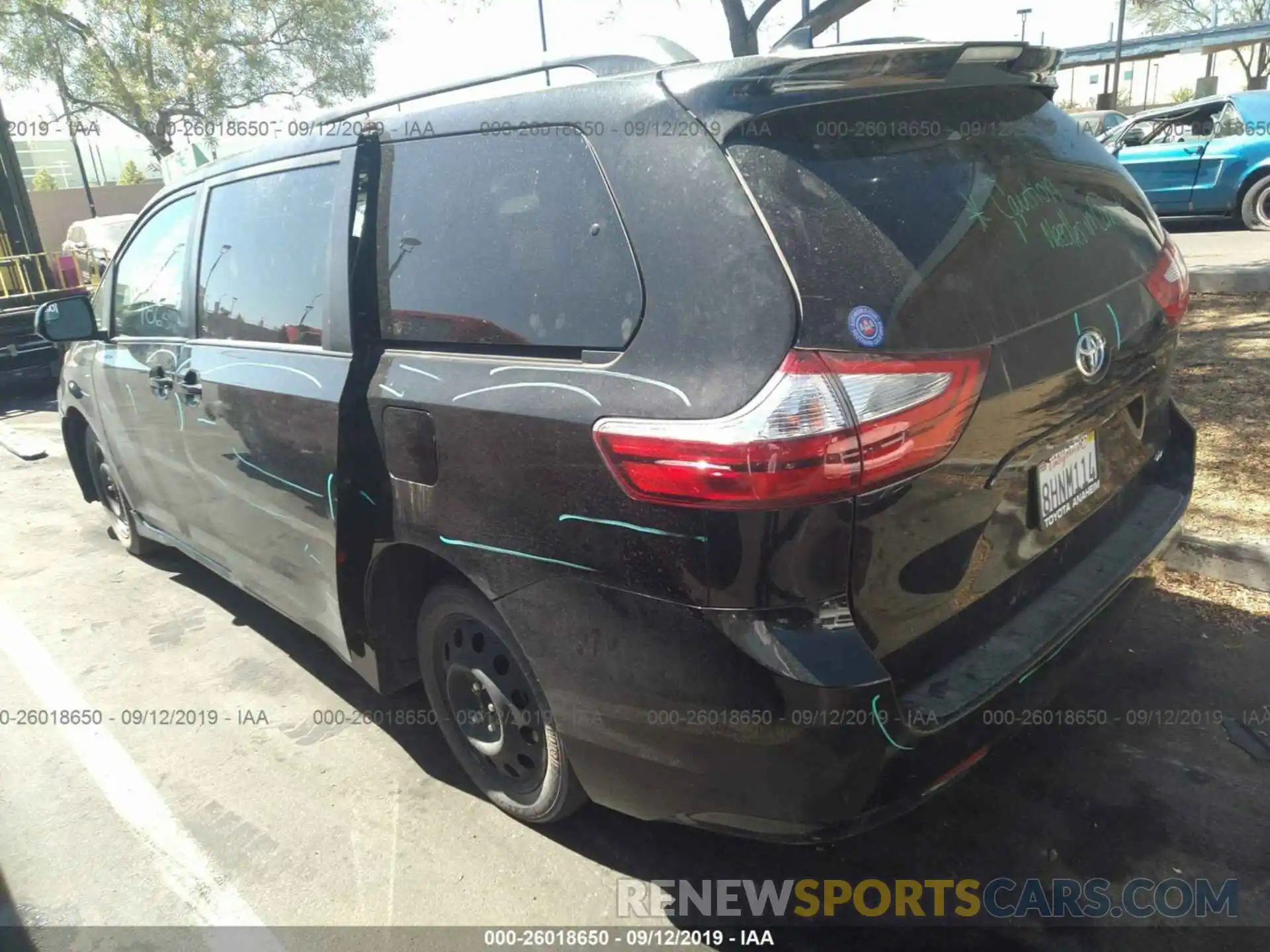 3 Фотография поврежденного автомобиля 5TDKZ3DC1KS996221 TOYOTA SIENNA 2019