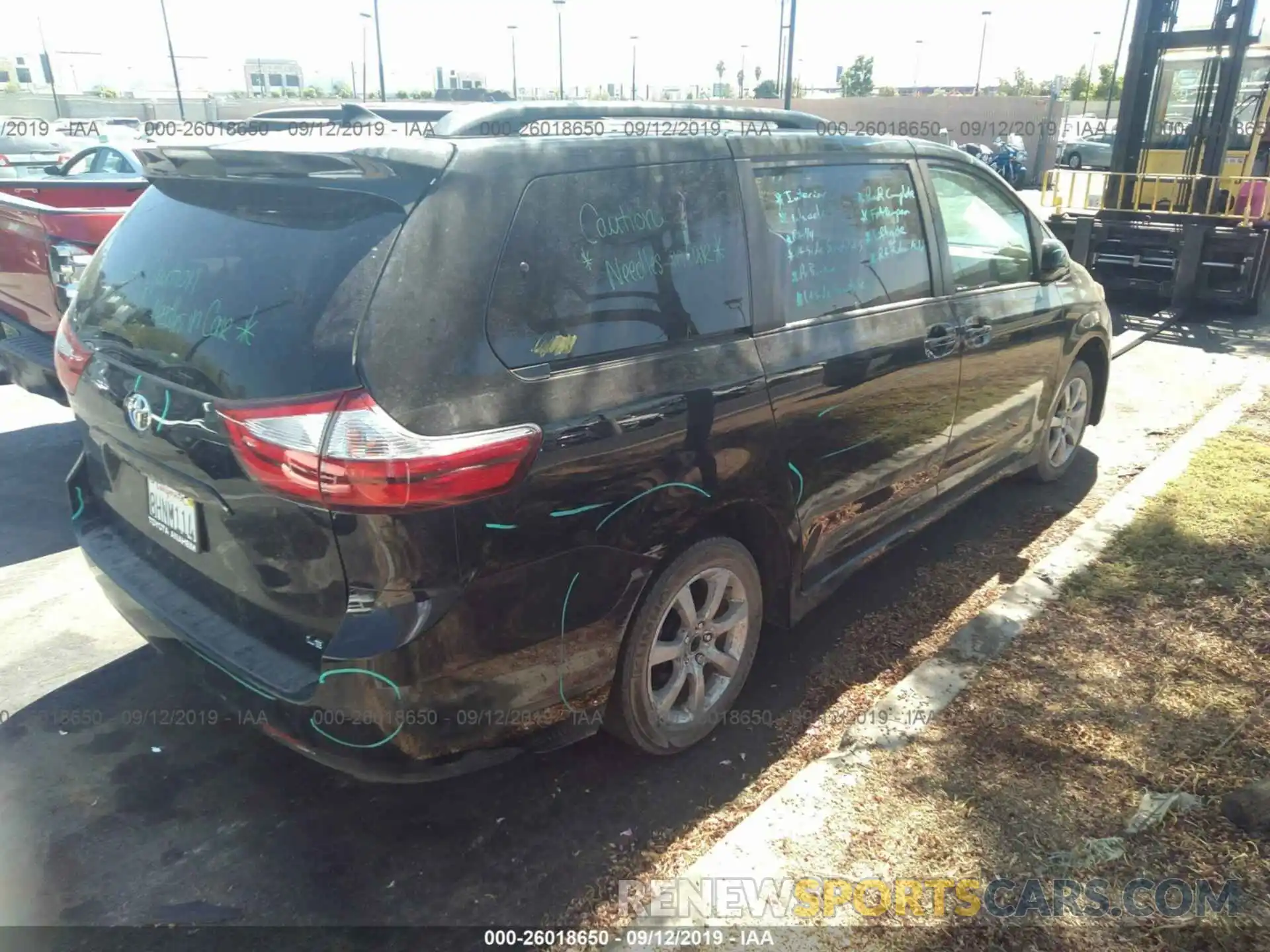 4 Фотография поврежденного автомобиля 5TDKZ3DC1KS996221 TOYOTA SIENNA 2019