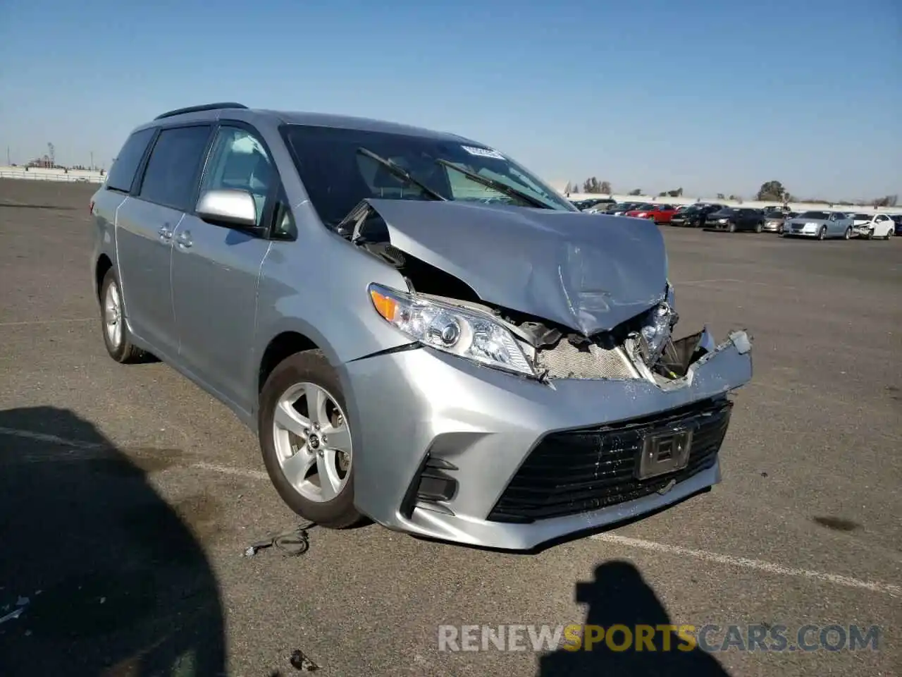 1 Photograph of a damaged car 5TDKZ3DC1KS997661 TOYOTA SIENNA 2019