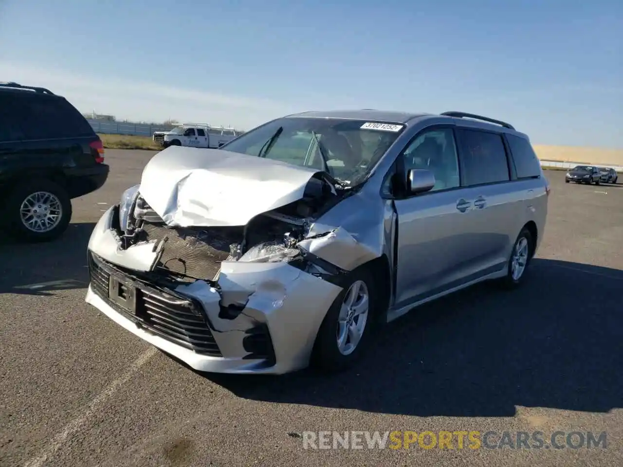 2 Photograph of a damaged car 5TDKZ3DC1KS997661 TOYOTA SIENNA 2019