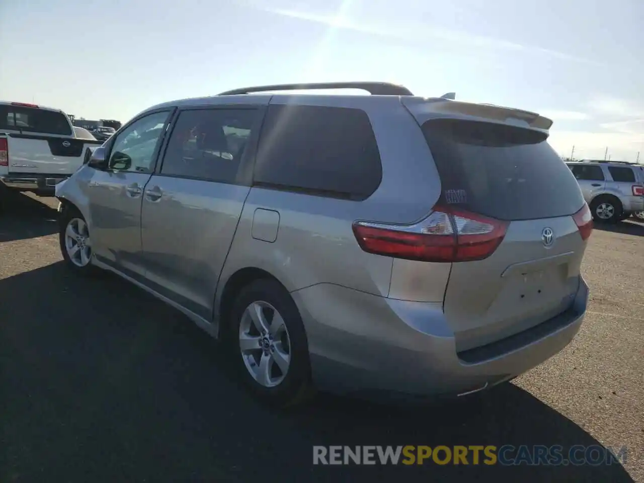 3 Photograph of a damaged car 5TDKZ3DC1KS997661 TOYOTA SIENNA 2019