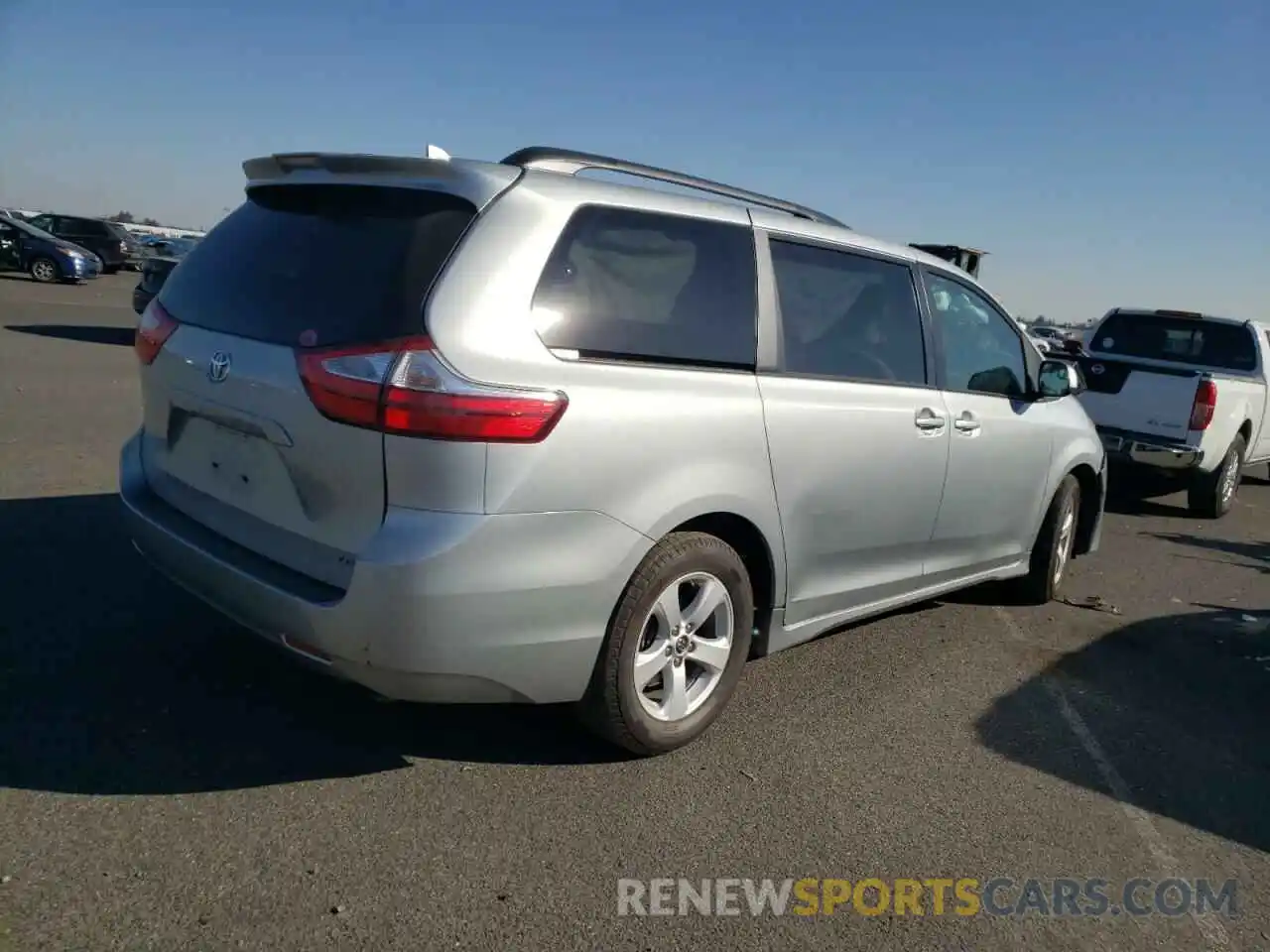 4 Photograph of a damaged car 5TDKZ3DC1KS997661 TOYOTA SIENNA 2019