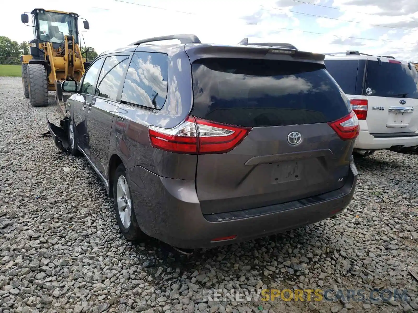 3 Фотография поврежденного автомобиля 5TDKZ3DC2KS001087 TOYOTA SIENNA 2019