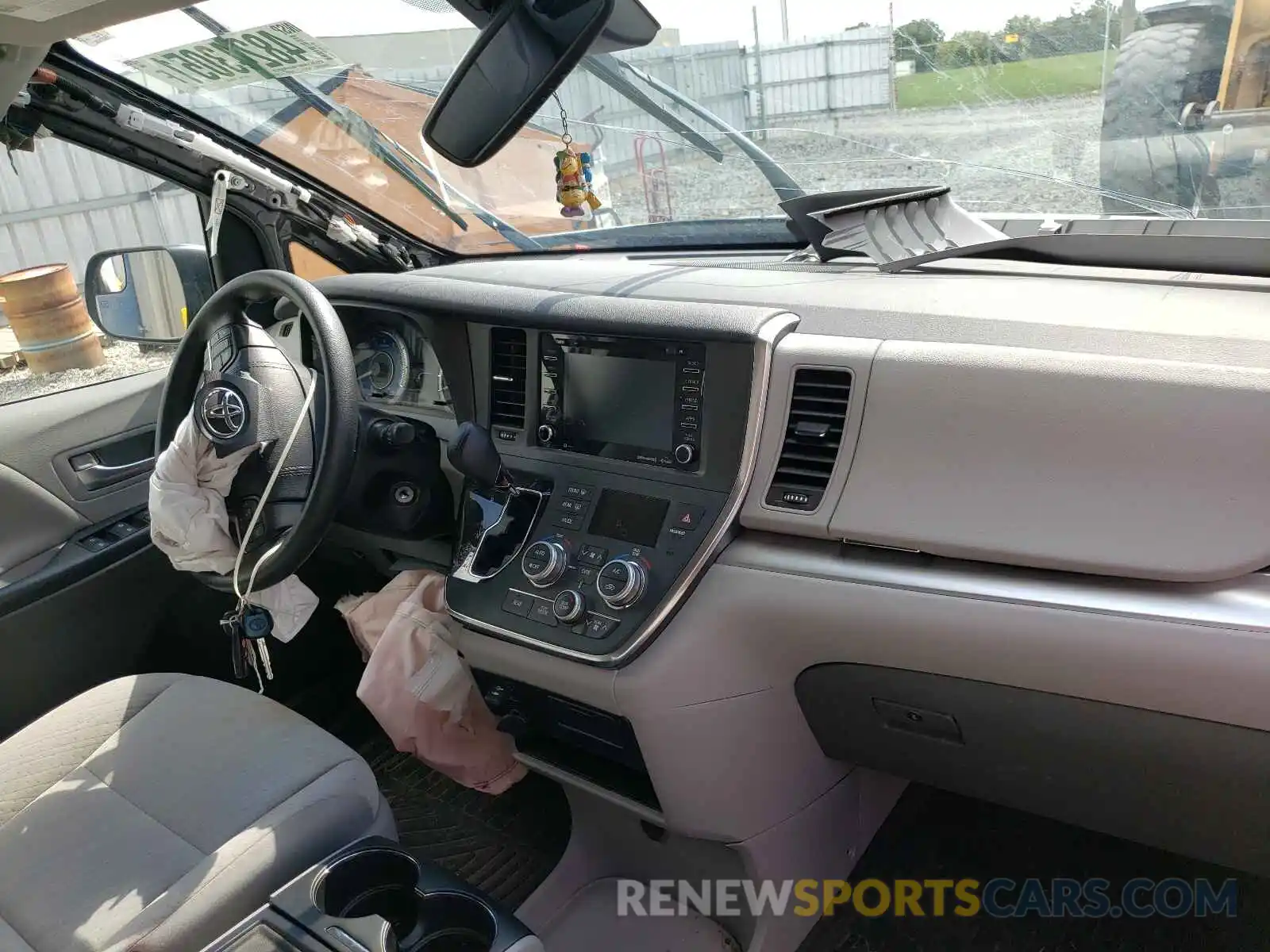 9 Photograph of a damaged car 5TDKZ3DC2KS001087 TOYOTA SIENNA 2019