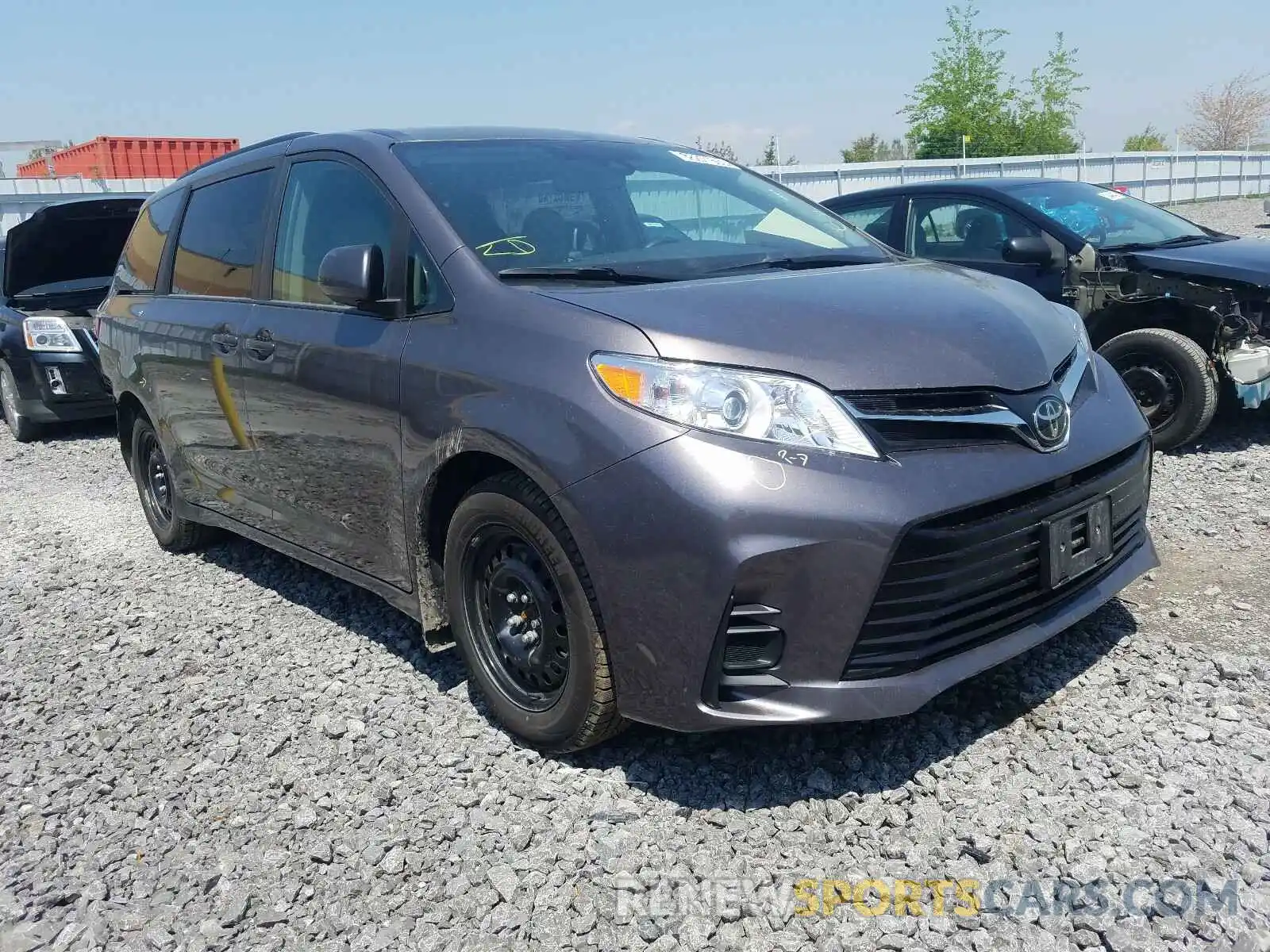 1 Фотография поврежденного автомобиля 5TDKZ3DC2KS003793 TOYOTA SIENNA 2019