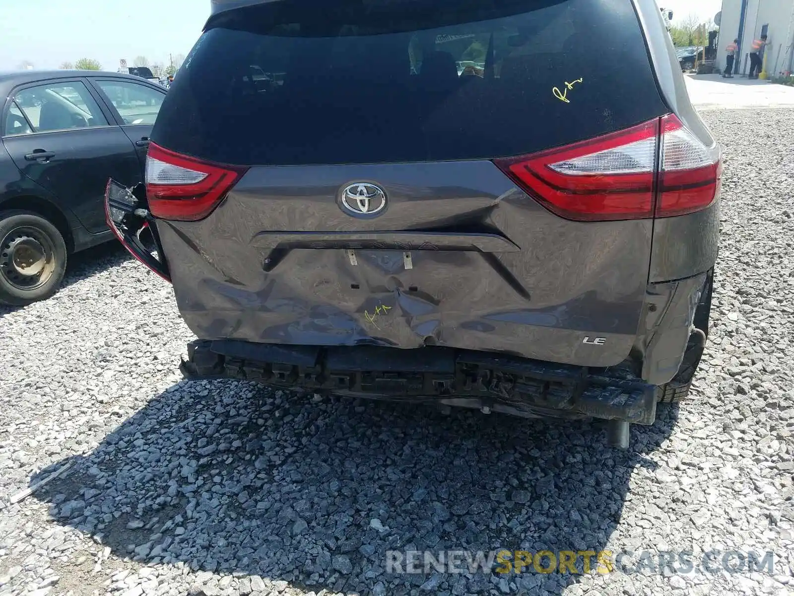 9 Photograph of a damaged car 5TDKZ3DC2KS003793 TOYOTA SIENNA 2019