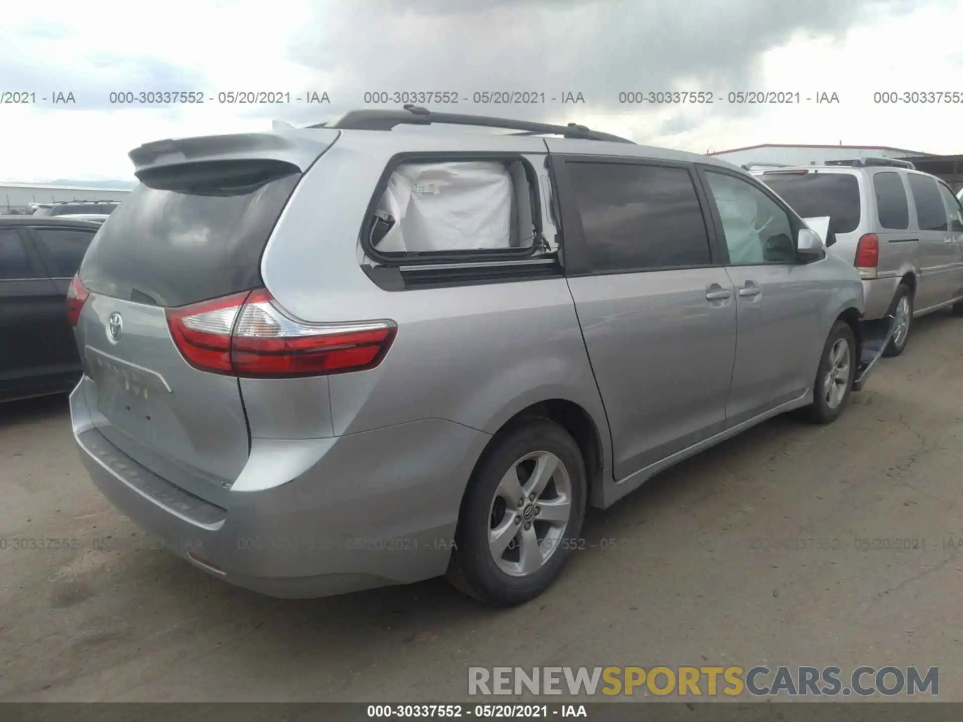 4 Фотография поврежденного автомобиля 5TDKZ3DC2KS004085 TOYOTA SIENNA 2019