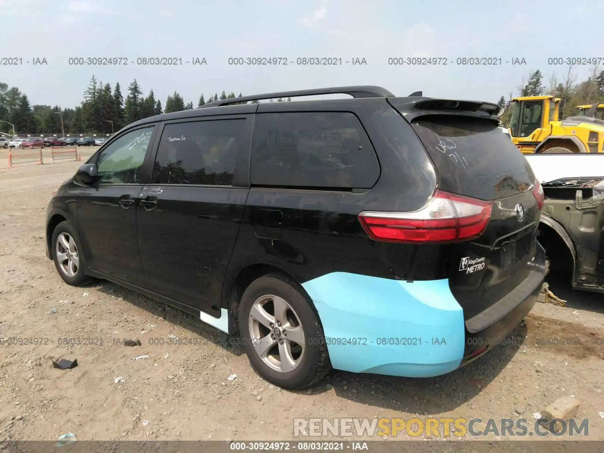 3 Фотография поврежденного автомобиля 5TDKZ3DC2KS005480 TOYOTA SIENNA 2019