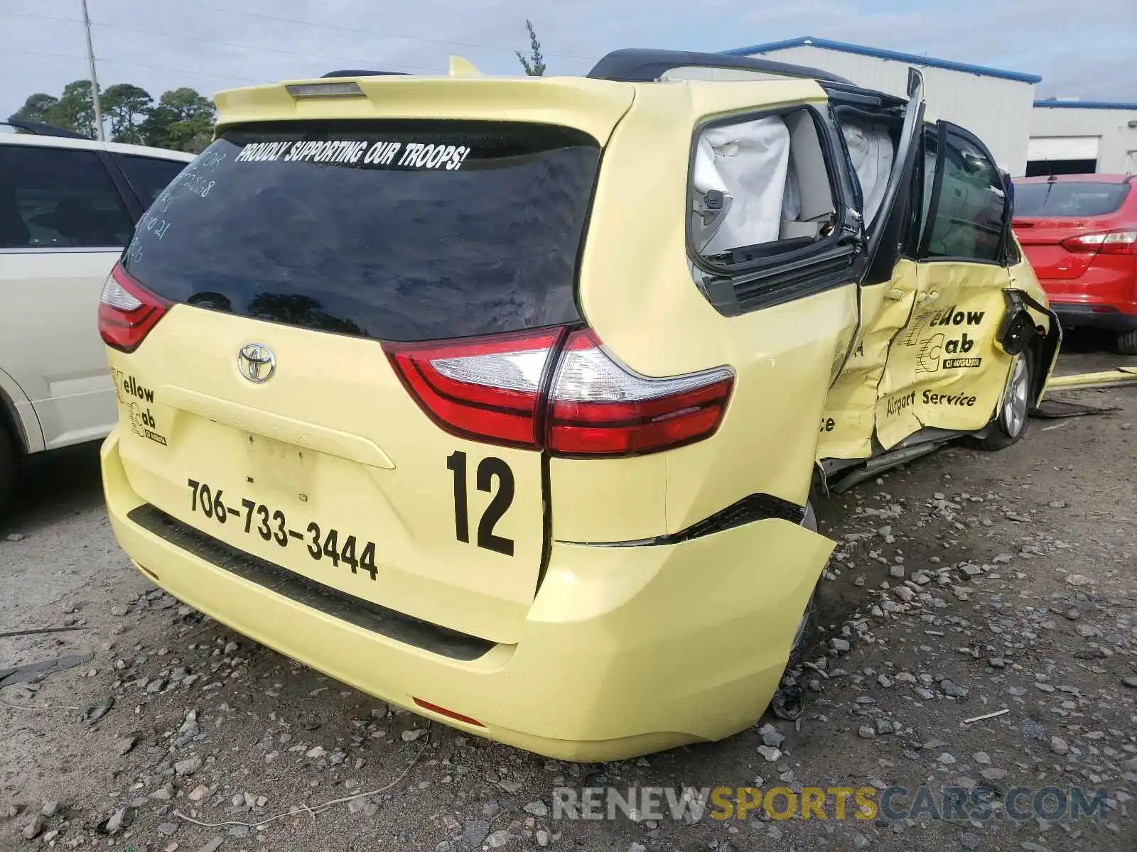 4 Photograph of a damaged car 5TDKZ3DC2KS006645 TOYOTA SIENNA 2019