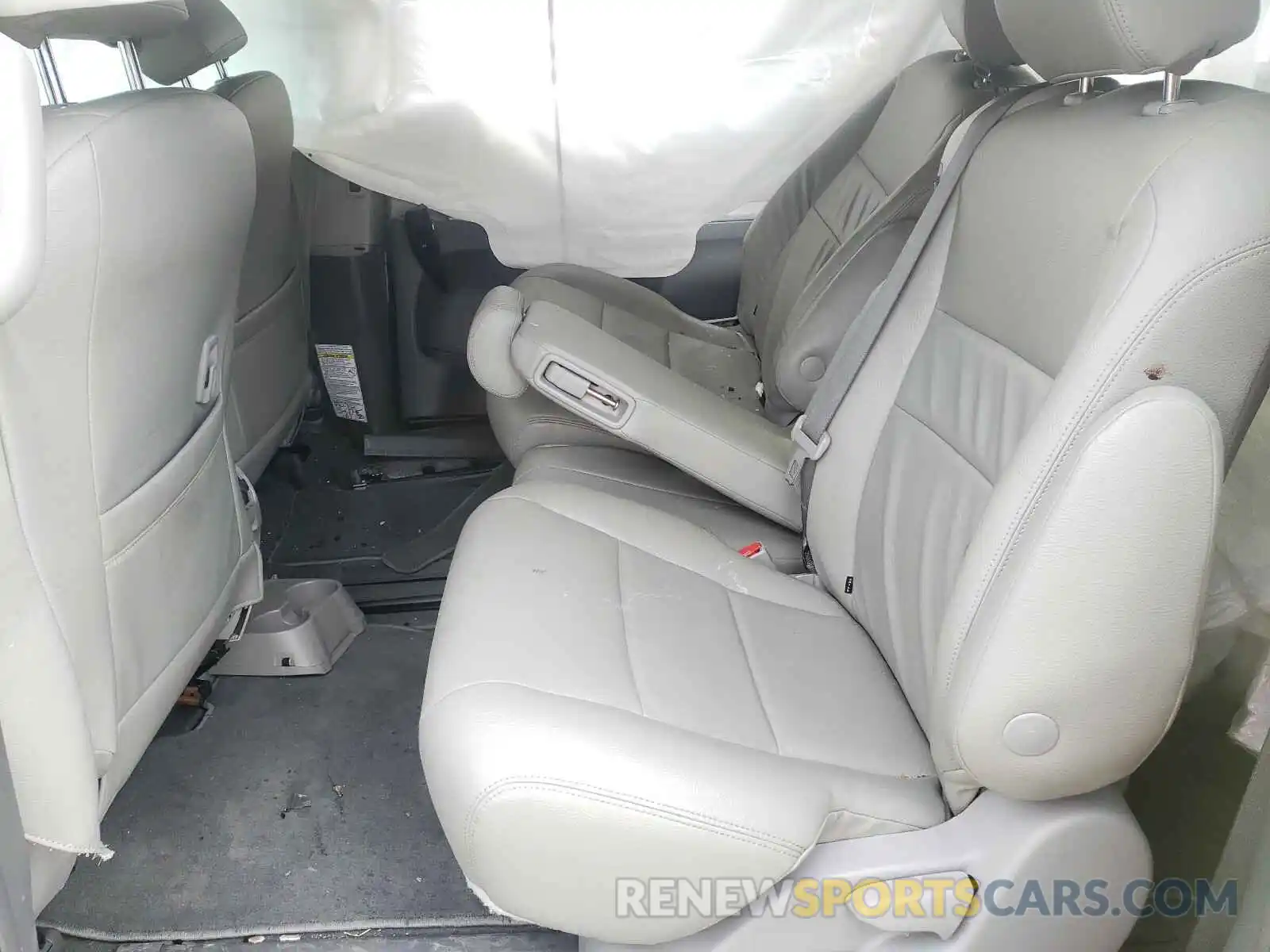 6 Photograph of a damaged car 5TDKZ3DC2KS006645 TOYOTA SIENNA 2019