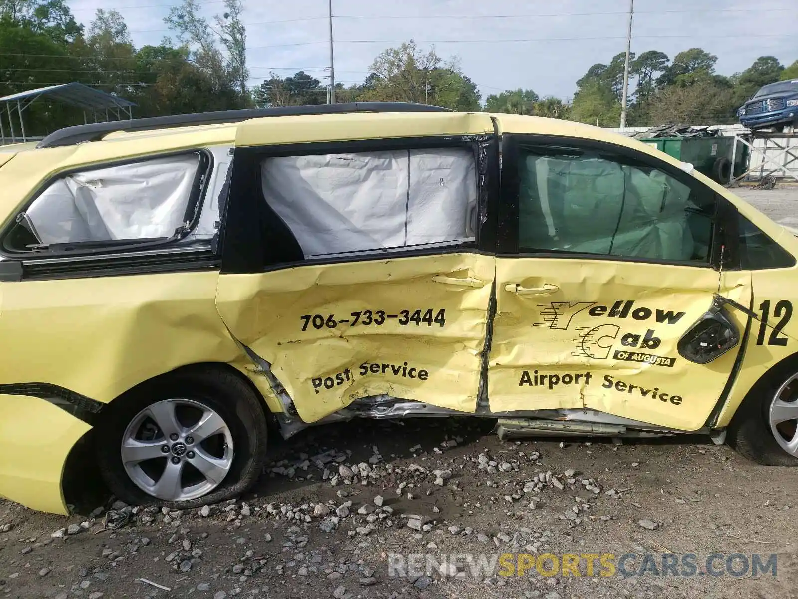 9 Photograph of a damaged car 5TDKZ3DC2KS006645 TOYOTA SIENNA 2019