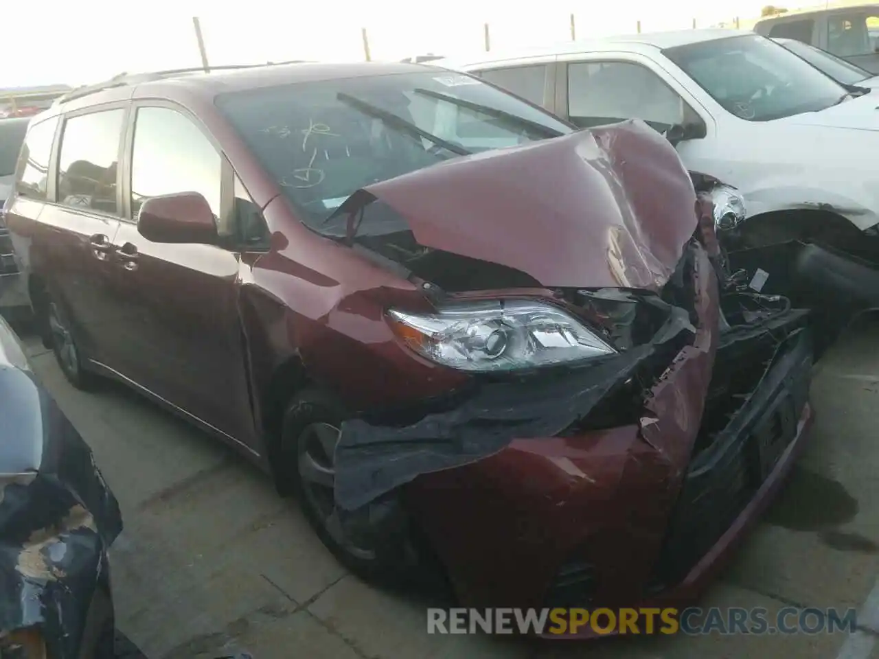 1 Photograph of a damaged car 5TDKZ3DC2KS010159 TOYOTA SIENNA 2019