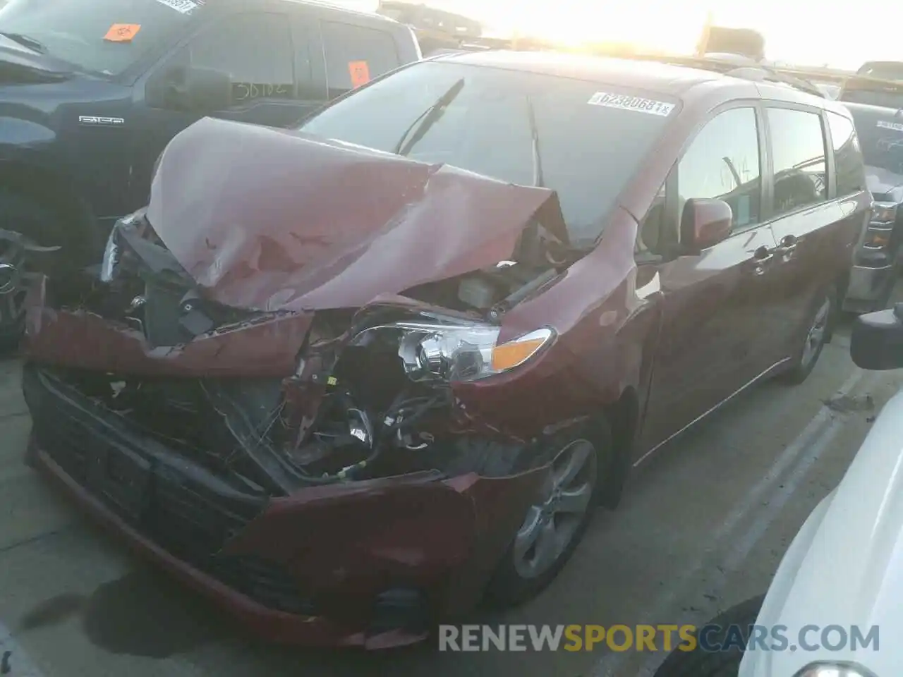 2 Photograph of a damaged car 5TDKZ3DC2KS010159 TOYOTA SIENNA 2019