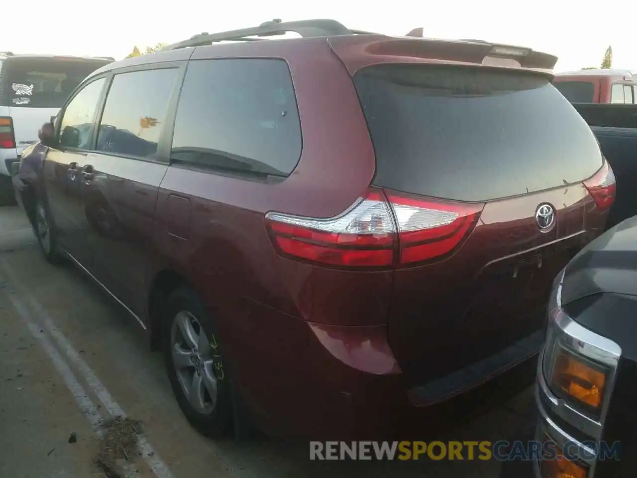 3 Photograph of a damaged car 5TDKZ3DC2KS010159 TOYOTA SIENNA 2019