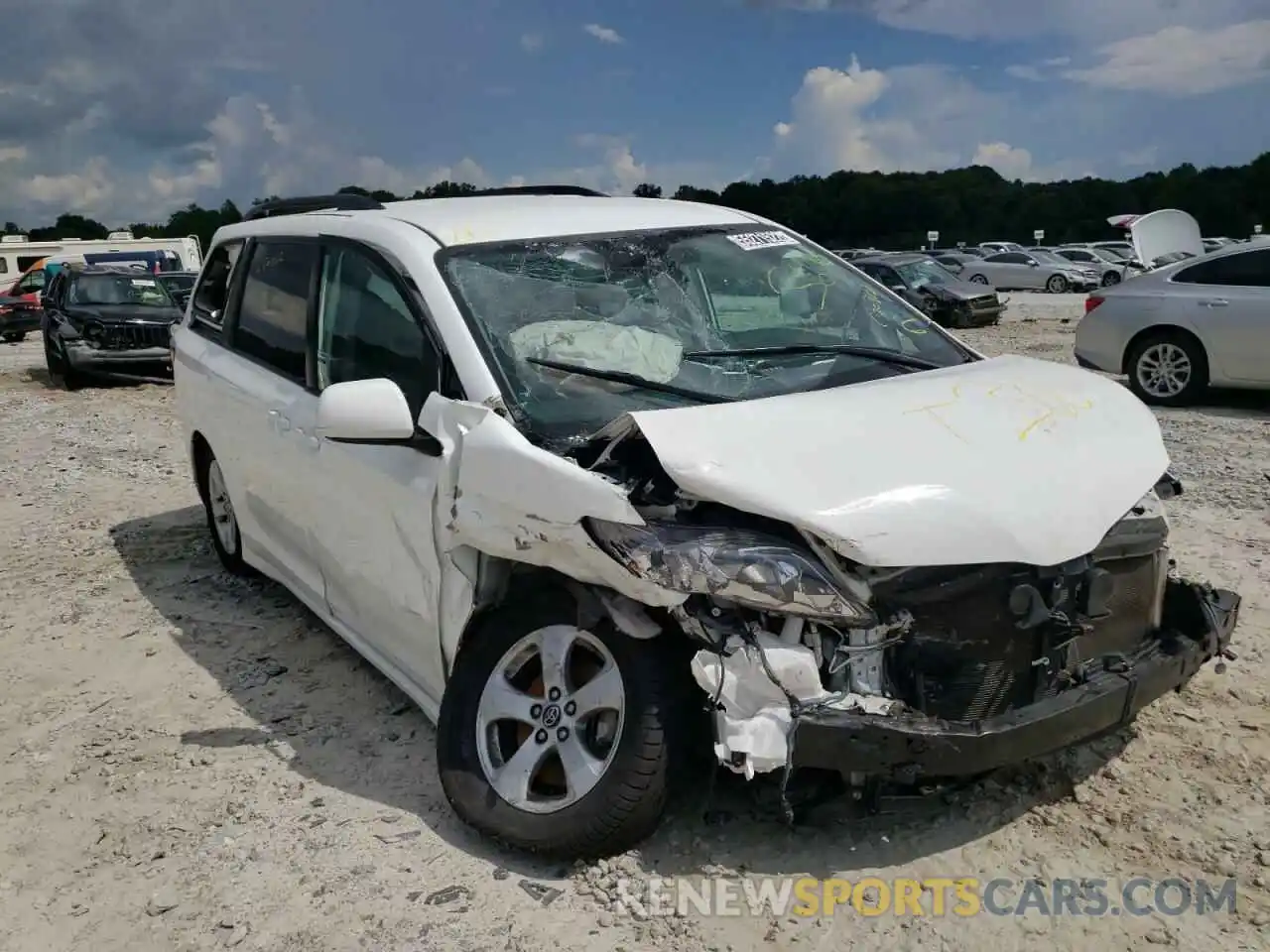 9 Photograph of a damaged car 5TDKZ3DC2KS018293 TOYOTA SIENNA 2019