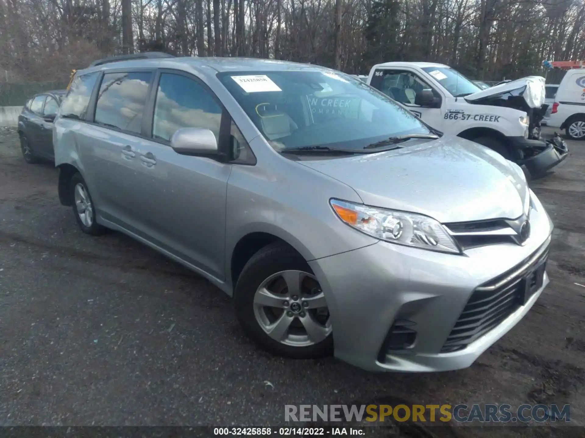 1 Photograph of a damaged car 5TDKZ3DC2KS018357 TOYOTA SIENNA 2019