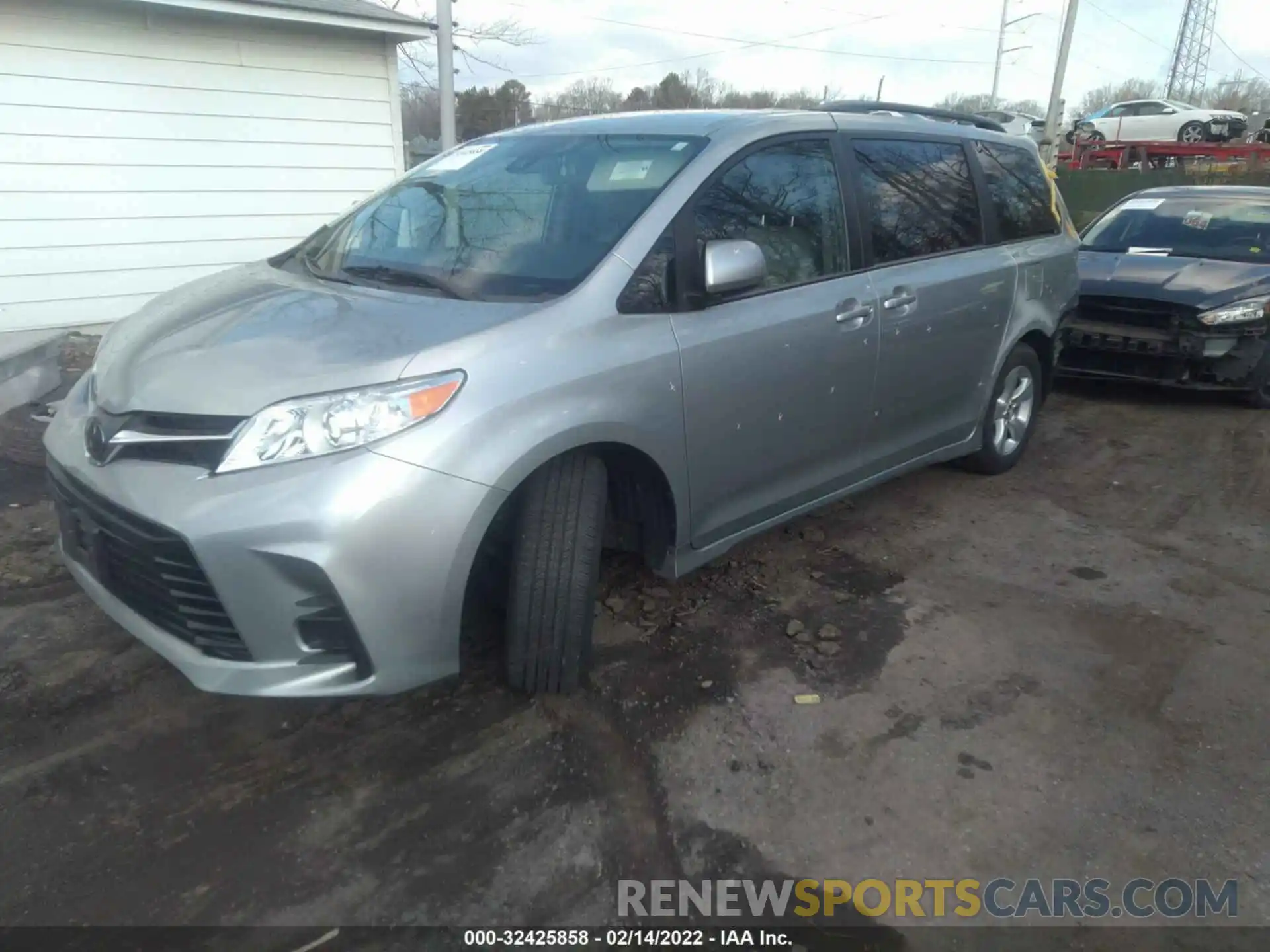 2 Фотография поврежденного автомобиля 5TDKZ3DC2KS018357 TOYOTA SIENNA 2019