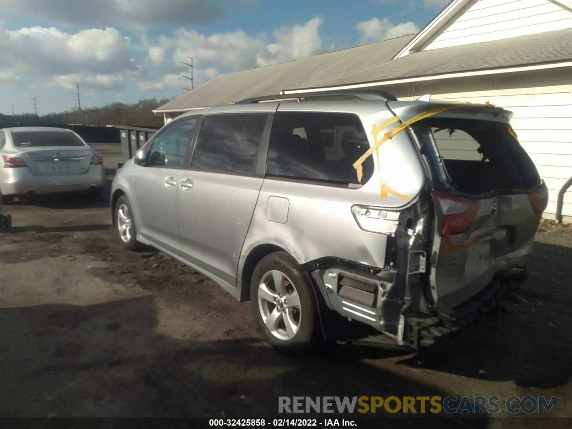 3 Photograph of a damaged car 5TDKZ3DC2KS018357 TOYOTA SIENNA 2019