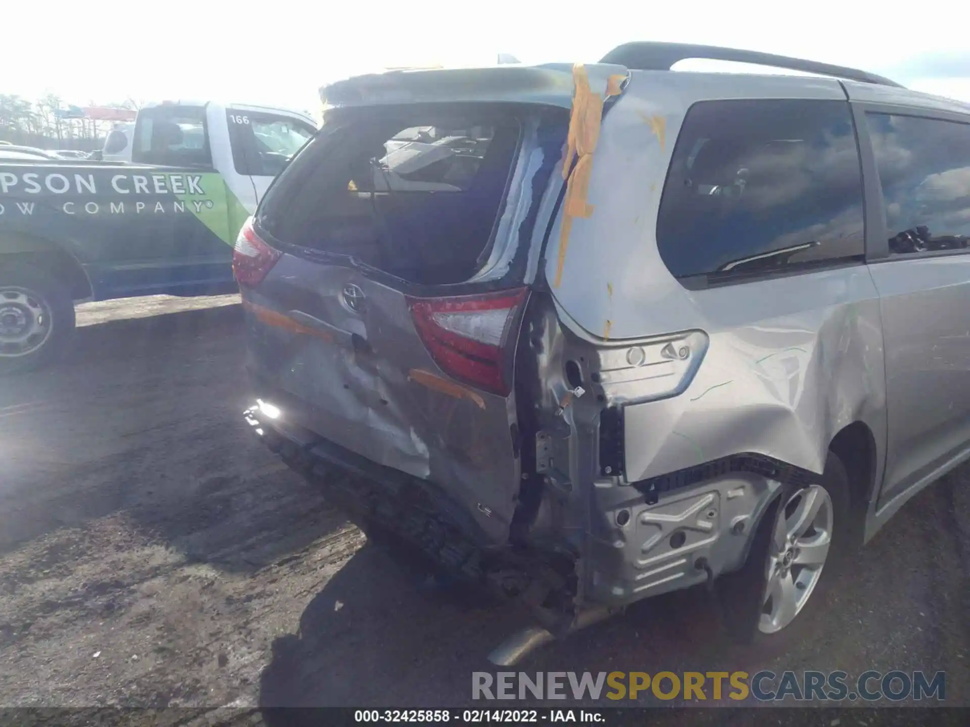 6 Photograph of a damaged car 5TDKZ3DC2KS018357 TOYOTA SIENNA 2019