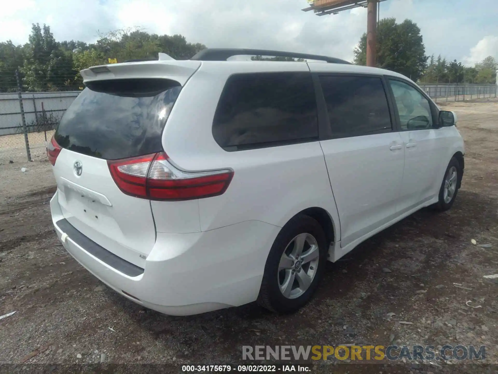 4 Photograph of a damaged car 5TDKZ3DC2KS018598 TOYOTA SIENNA 2019