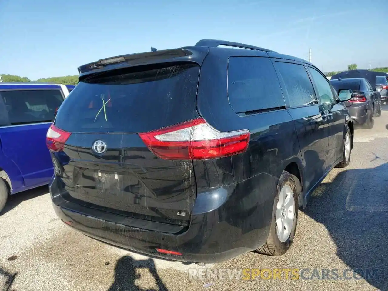 4 Фотография поврежденного автомобиля 5TDKZ3DC2KS020724 TOYOTA SIENNA 2019