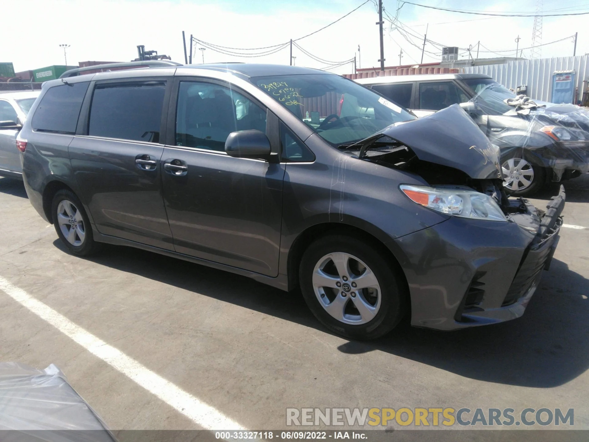 1 Photograph of a damaged car 5TDKZ3DC2KS967598 TOYOTA SIENNA 2019