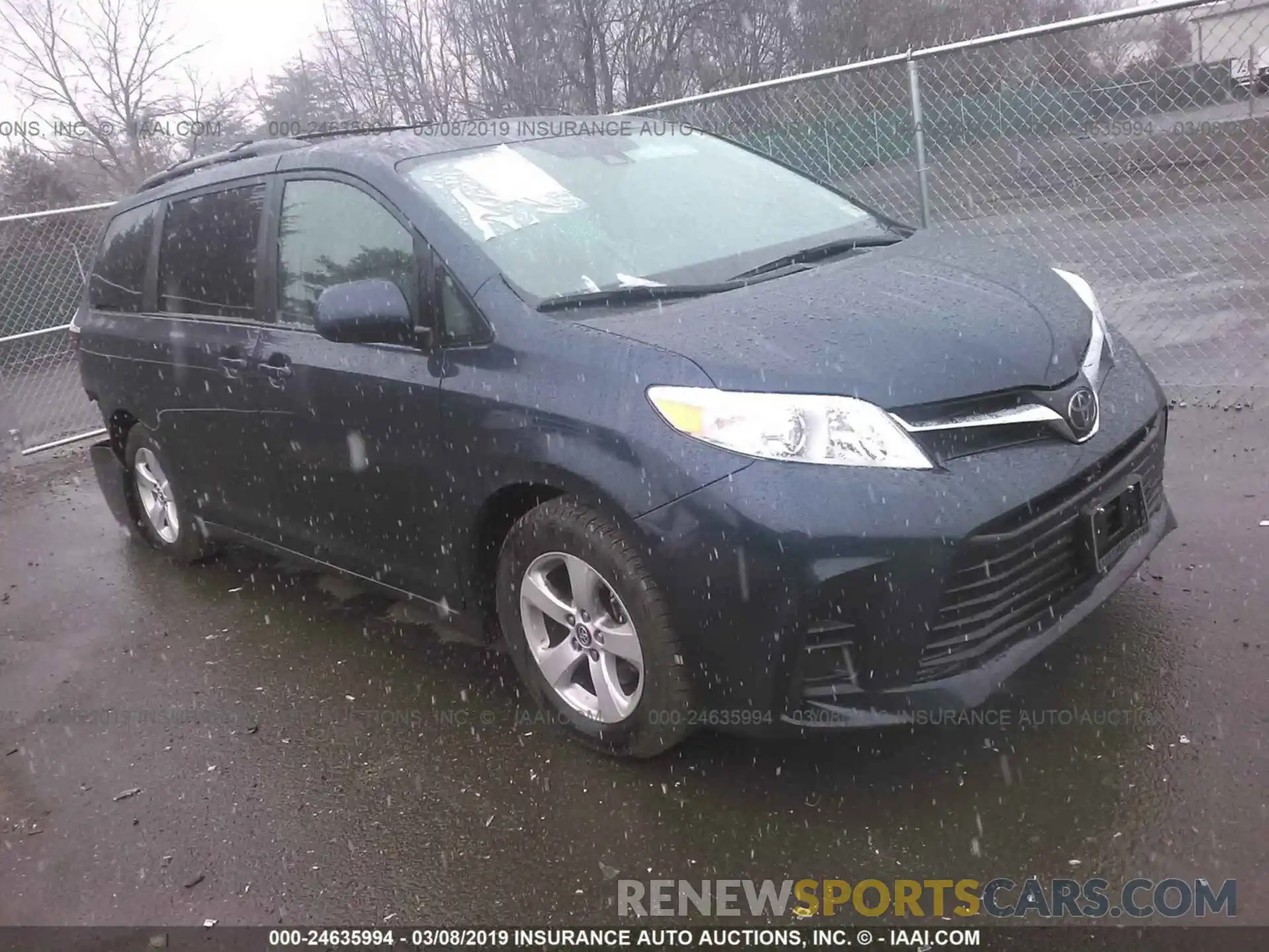 1 Фотография поврежденного автомобиля 5TDKZ3DC2KS967939 TOYOTA SIENNA 2019