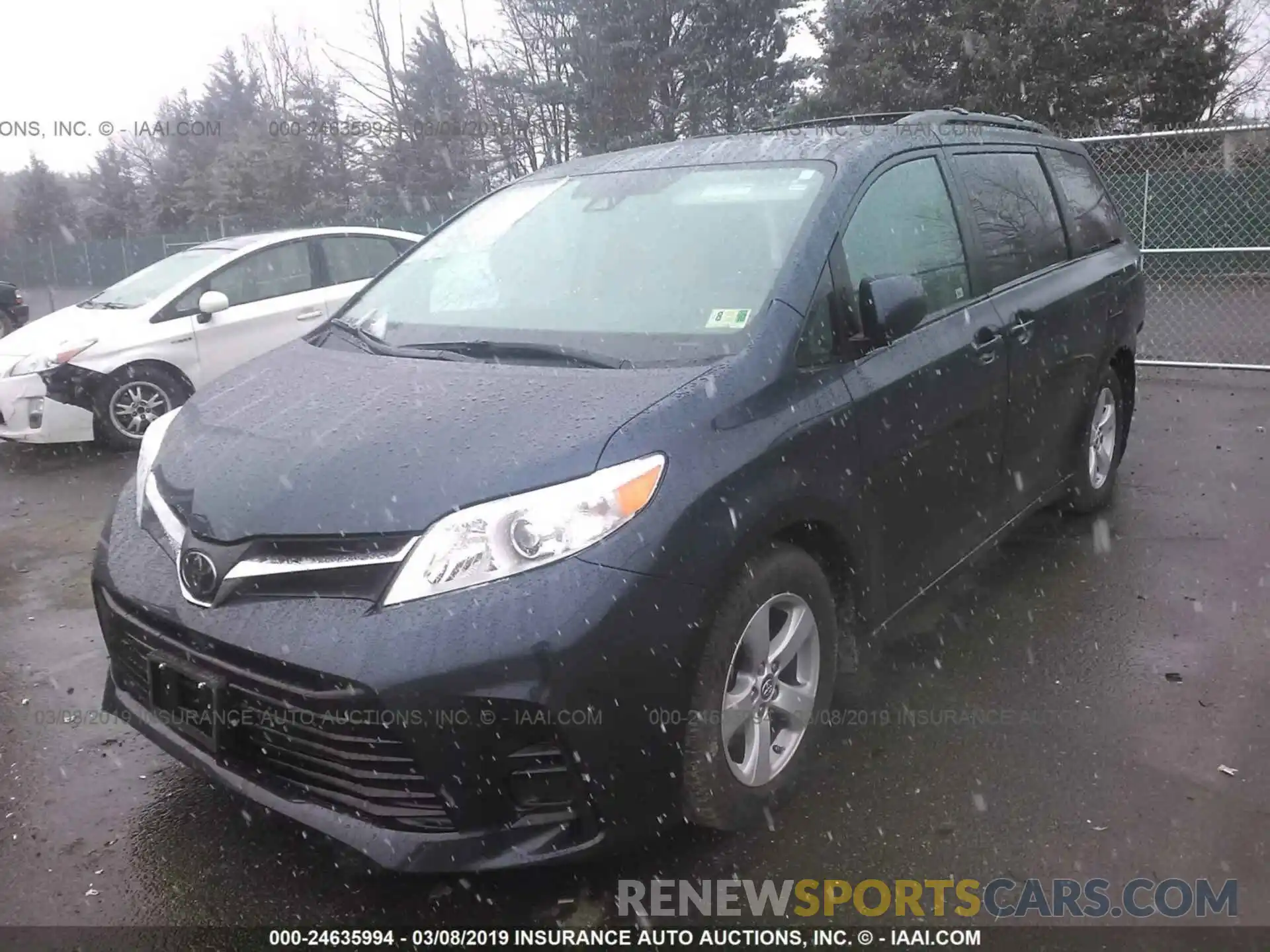 2 Photograph of a damaged car 5TDKZ3DC2KS967939 TOYOTA SIENNA 2019