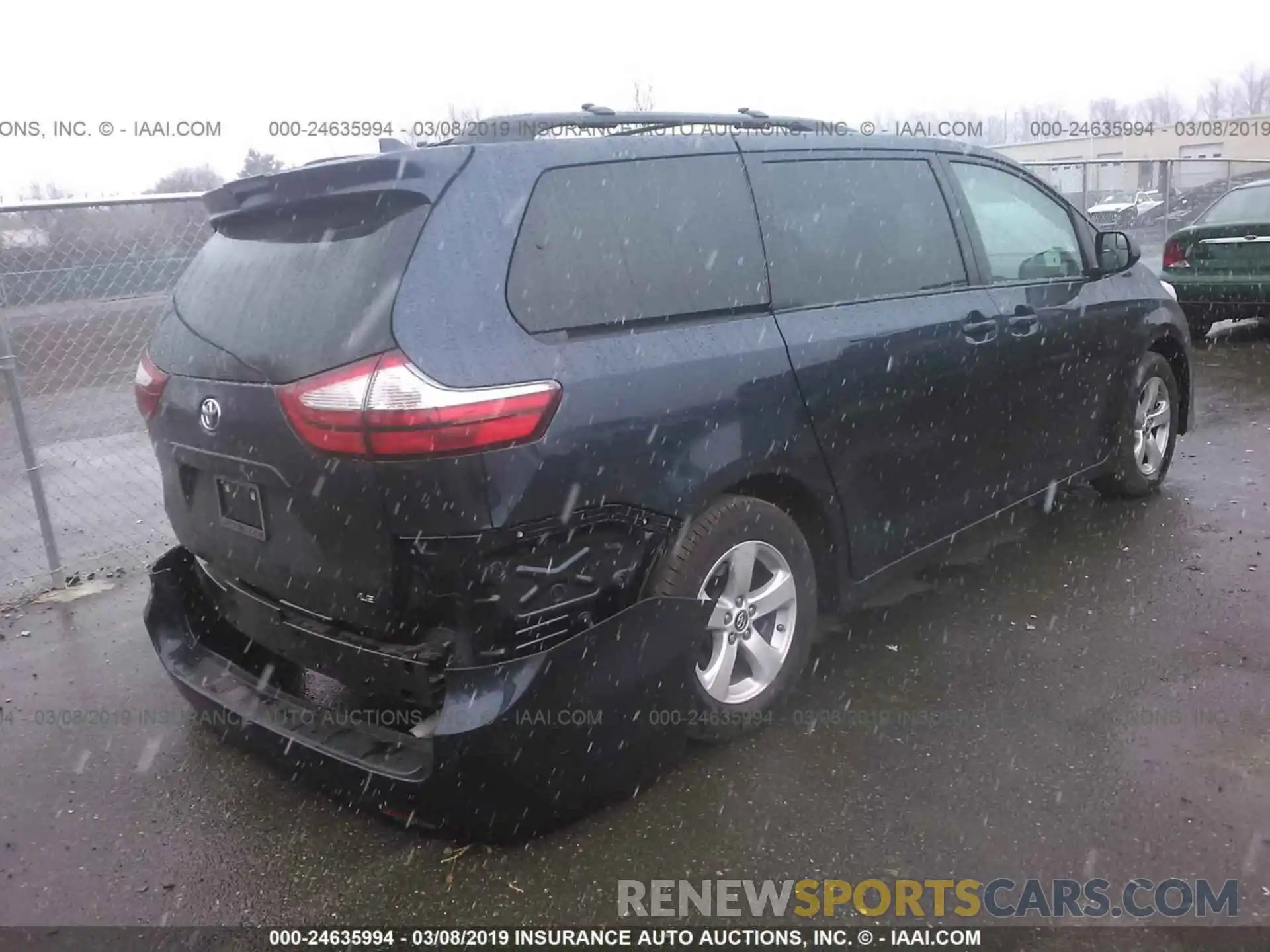 4 Photograph of a damaged car 5TDKZ3DC2KS967939 TOYOTA SIENNA 2019