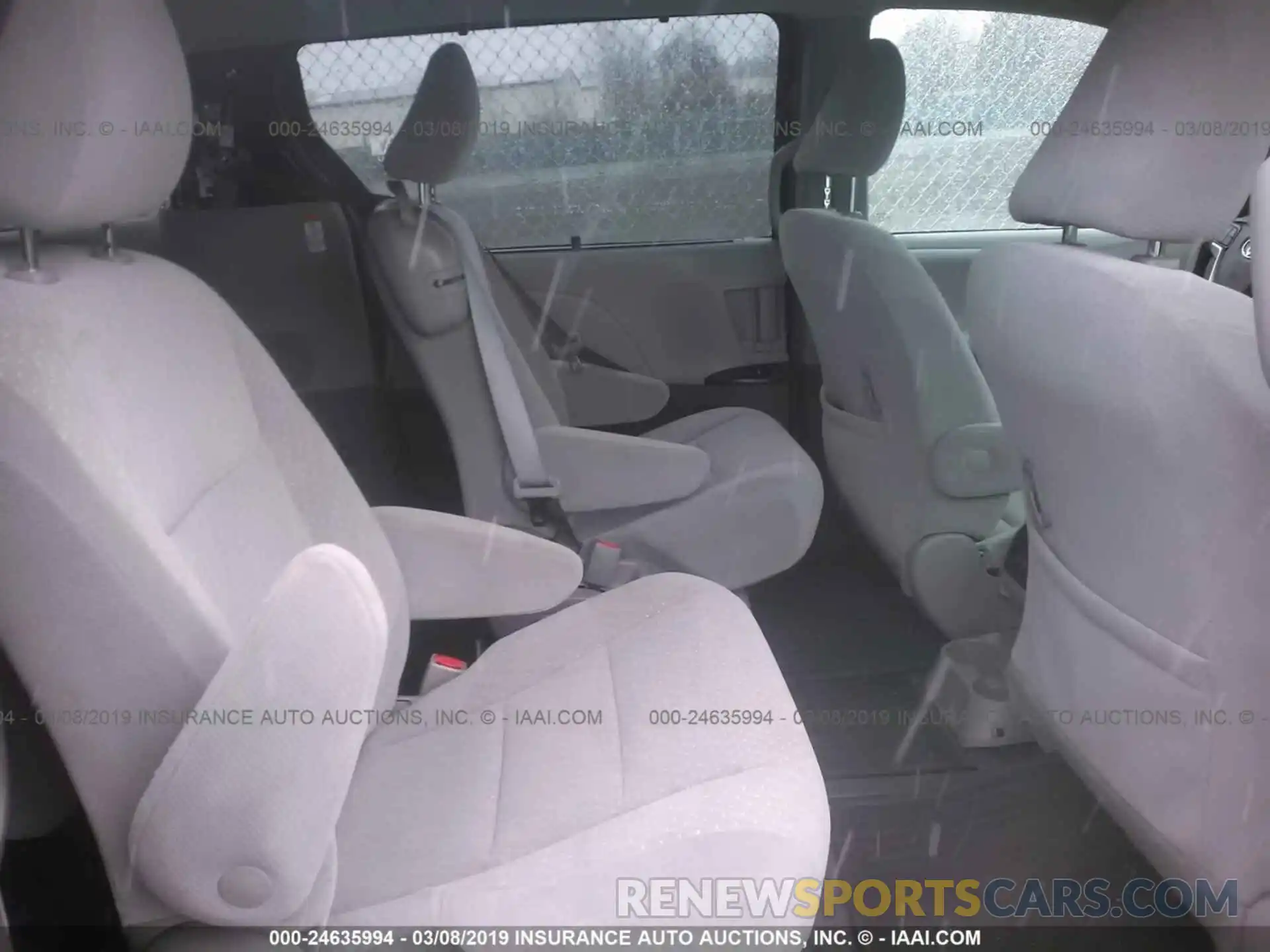 8 Photograph of a damaged car 5TDKZ3DC2KS967939 TOYOTA SIENNA 2019