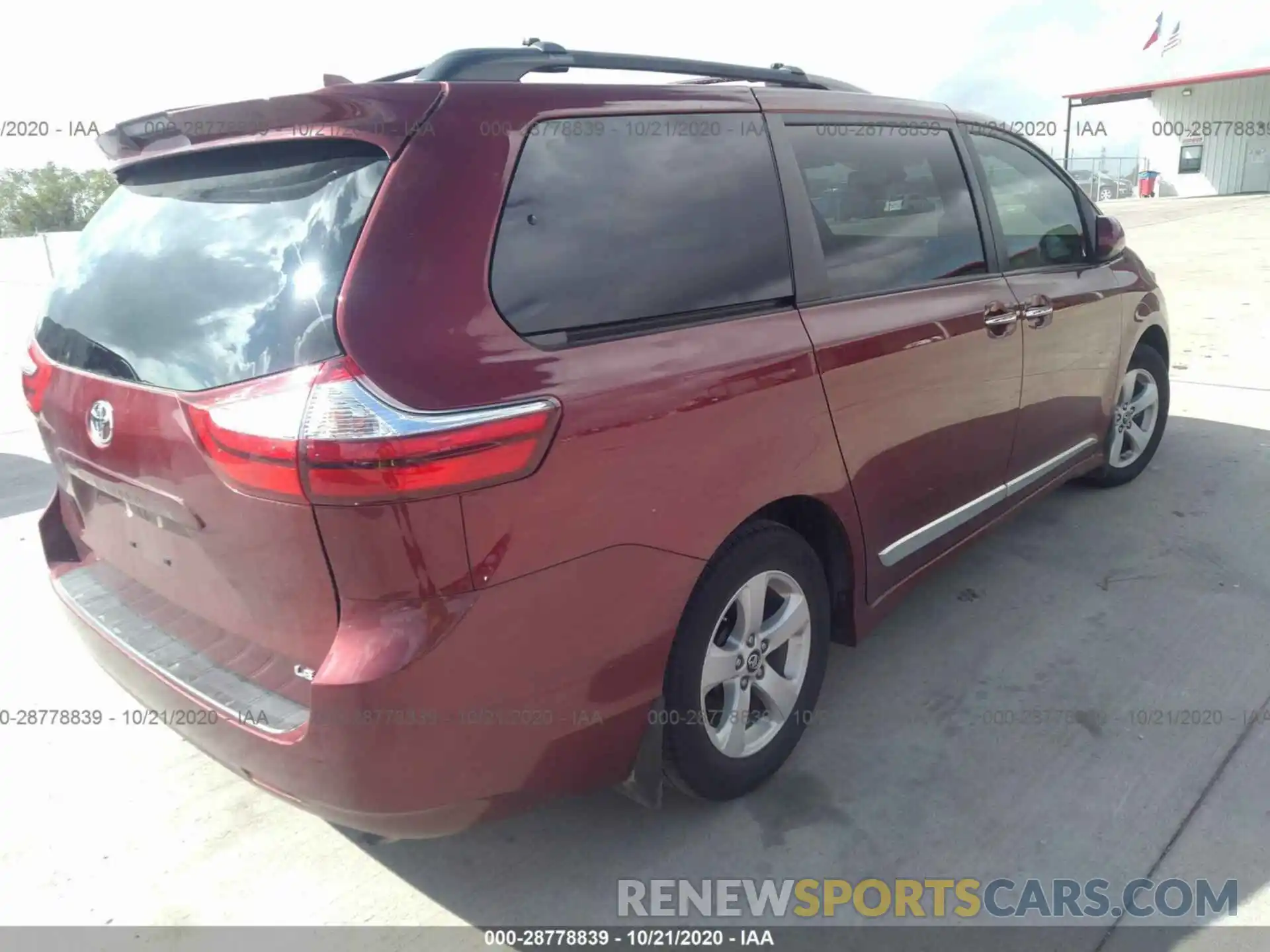 4 Photograph of a damaged car 5TDKZ3DC2KS970582 TOYOTA SIENNA 2019