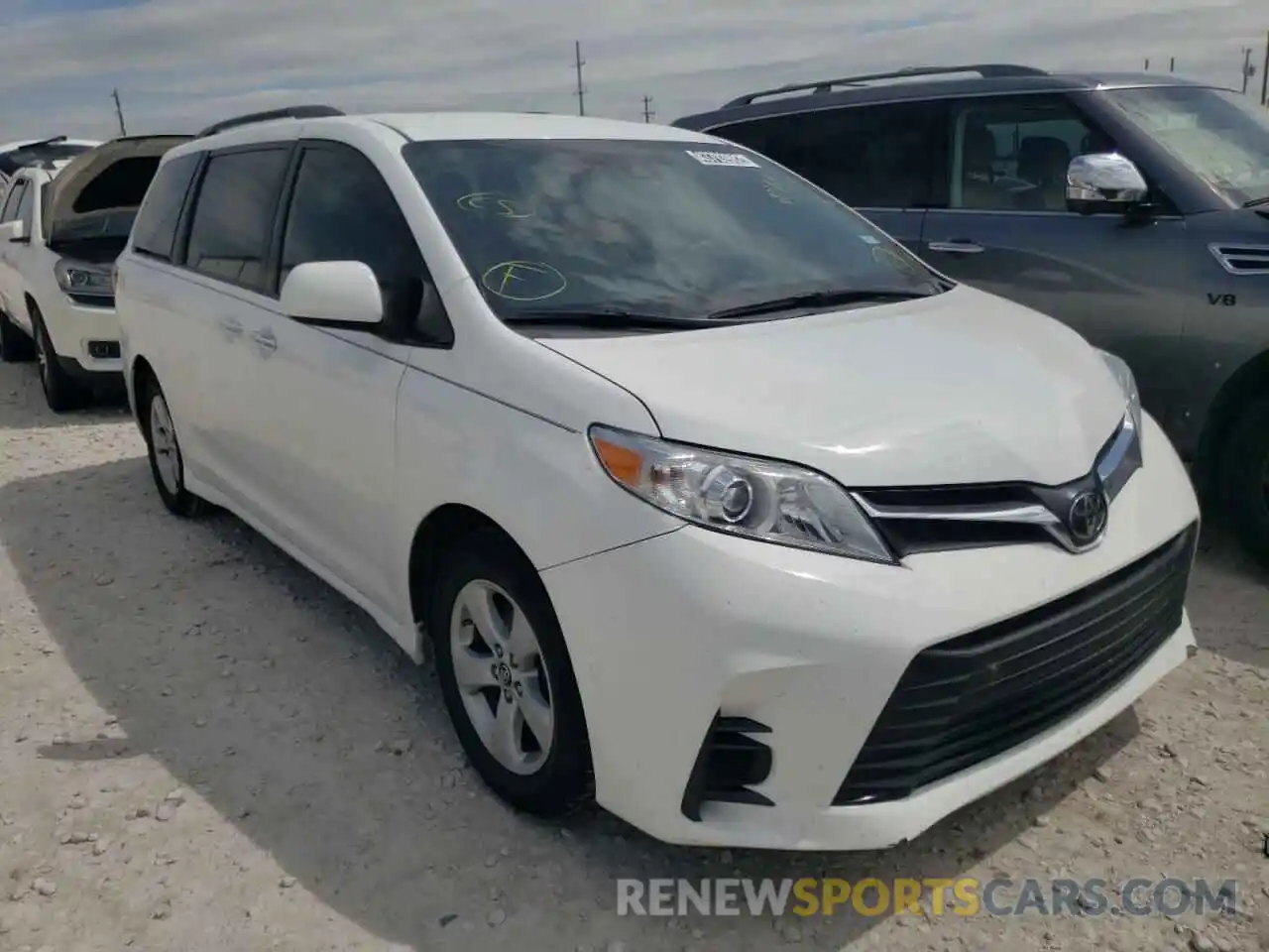 1 Фотография поврежденного автомобиля 5TDKZ3DC2KS977760 TOYOTA SIENNA 2019