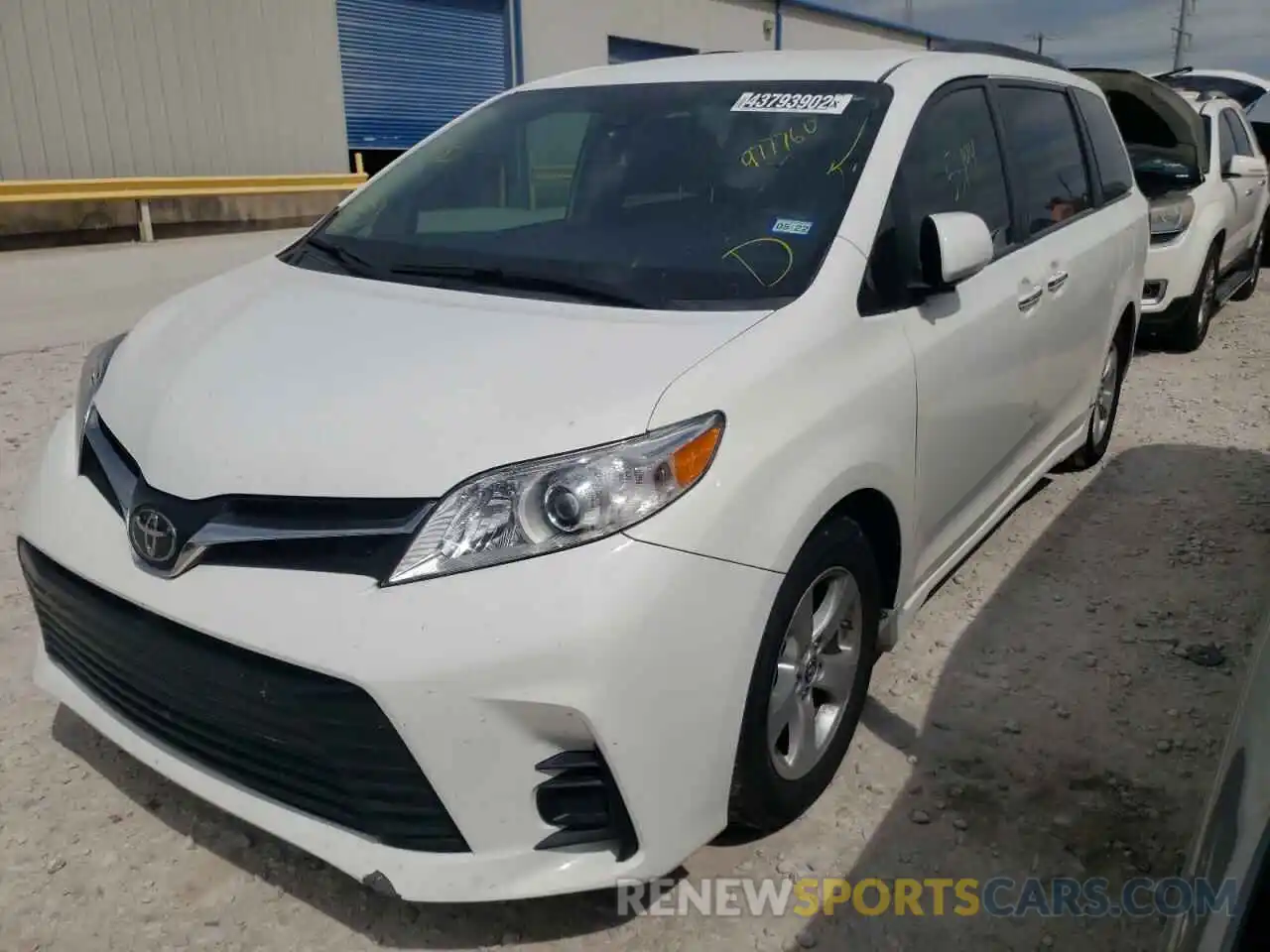 2 Photograph of a damaged car 5TDKZ3DC2KS977760 TOYOTA SIENNA 2019