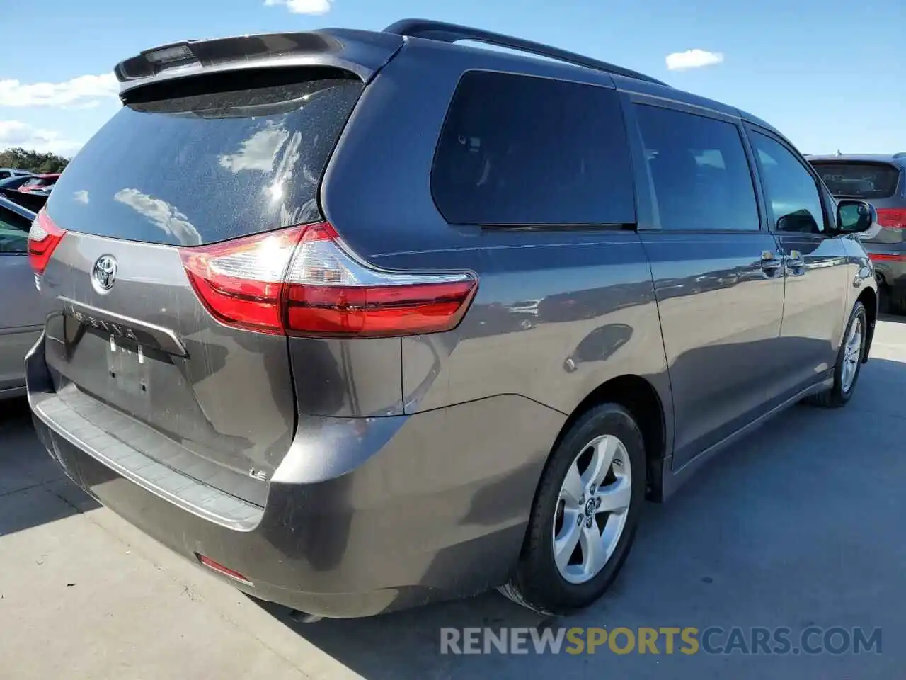 4 Photograph of a damaged car 5TDKZ3DC2KS981209 TOYOTA SIENNA 2019