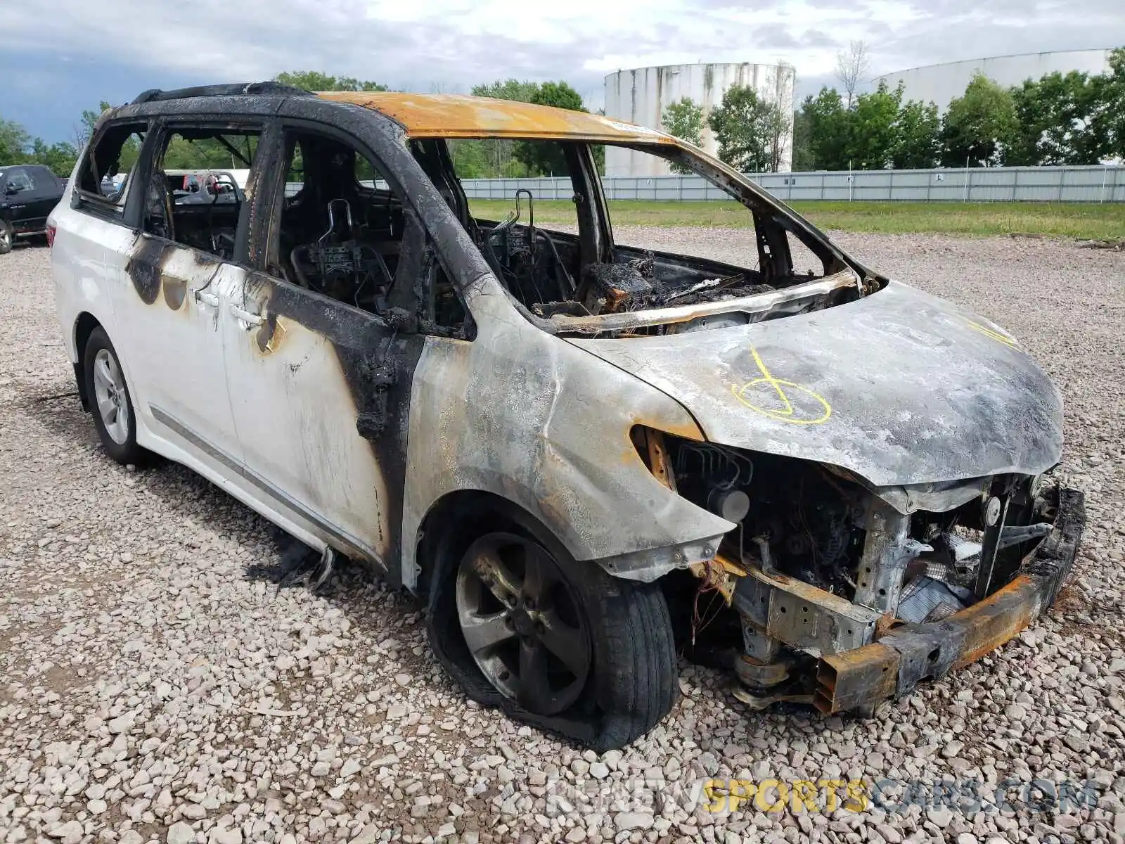 1 Photograph of a damaged car 5TDKZ3DC2KS984742 TOYOTA SIENNA 2019