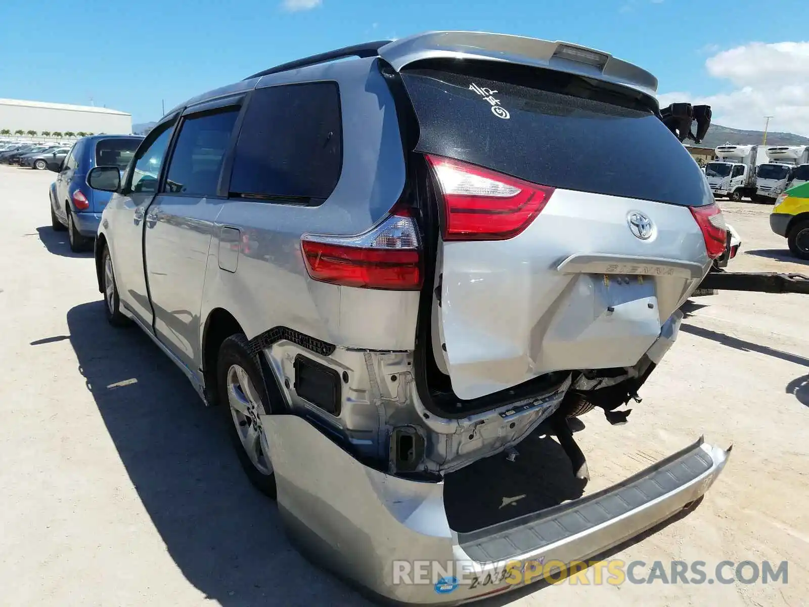 3 Photograph of a damaged car 5TDKZ3DC2KS985423 TOYOTA SIENNA 2019