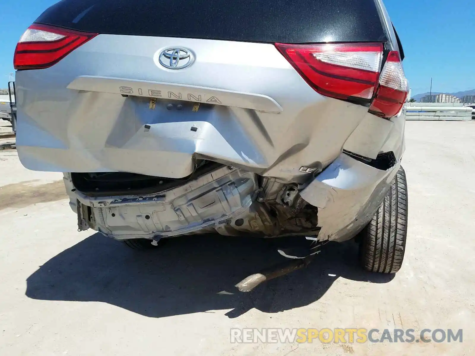 9 Photograph of a damaged car 5TDKZ3DC2KS985423 TOYOTA SIENNA 2019