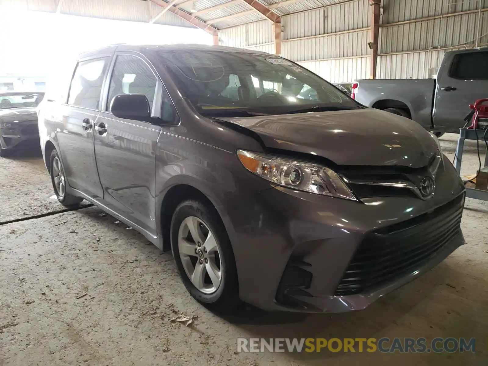 1 Photograph of a damaged car 5TDKZ3DC2KS993862 TOYOTA SIENNA 2019