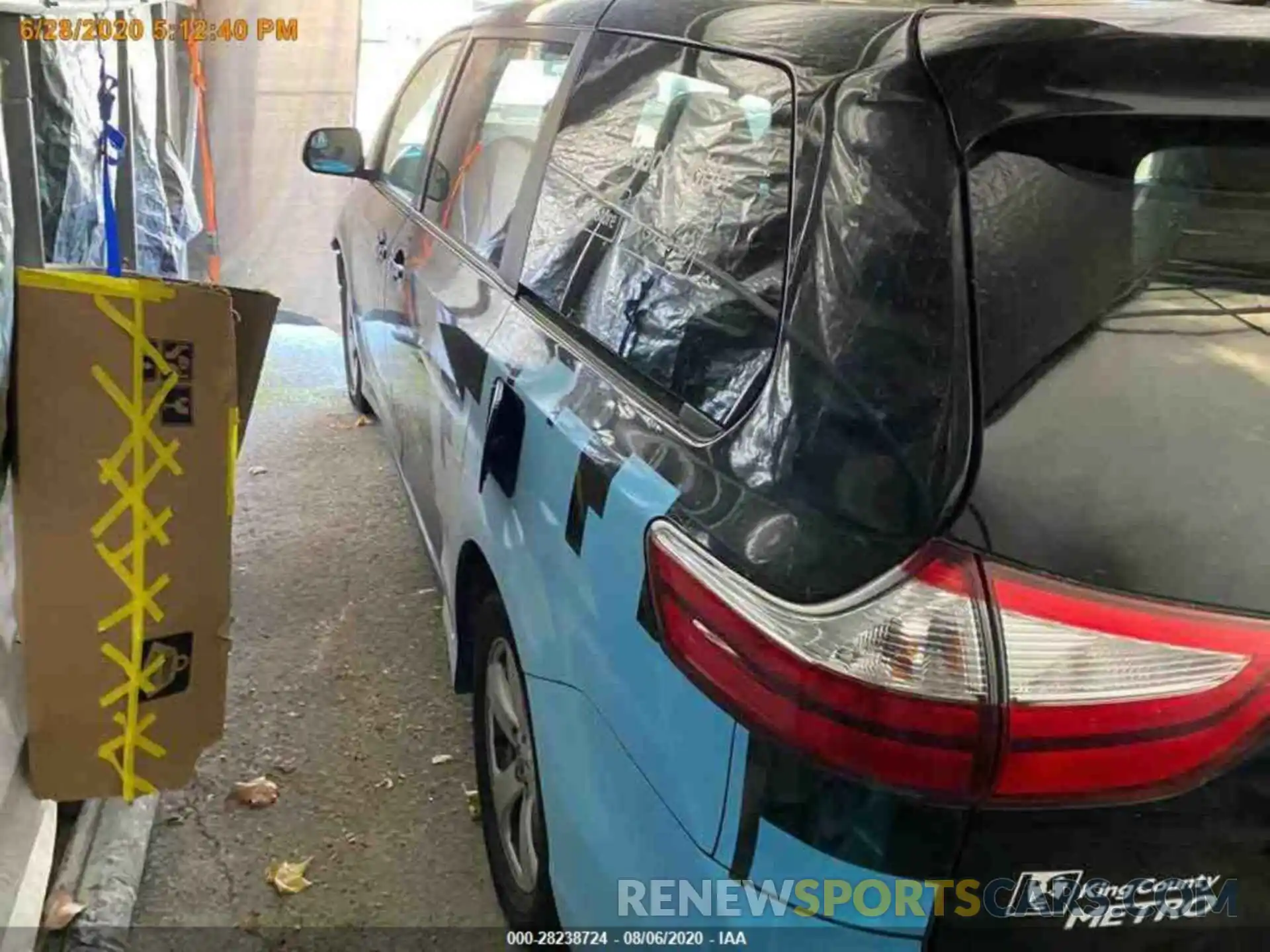 15 Photograph of a damaged car 5TDKZ3DC2KS996518 TOYOTA SIENNA 2019