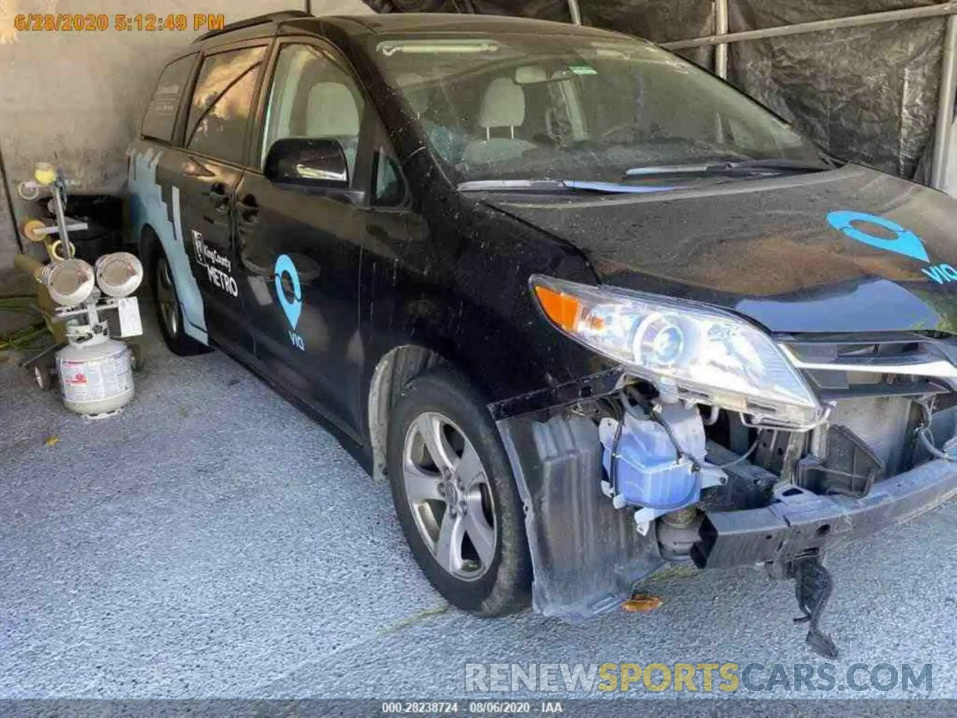 17 Photograph of a damaged car 5TDKZ3DC2KS996518 TOYOTA SIENNA 2019