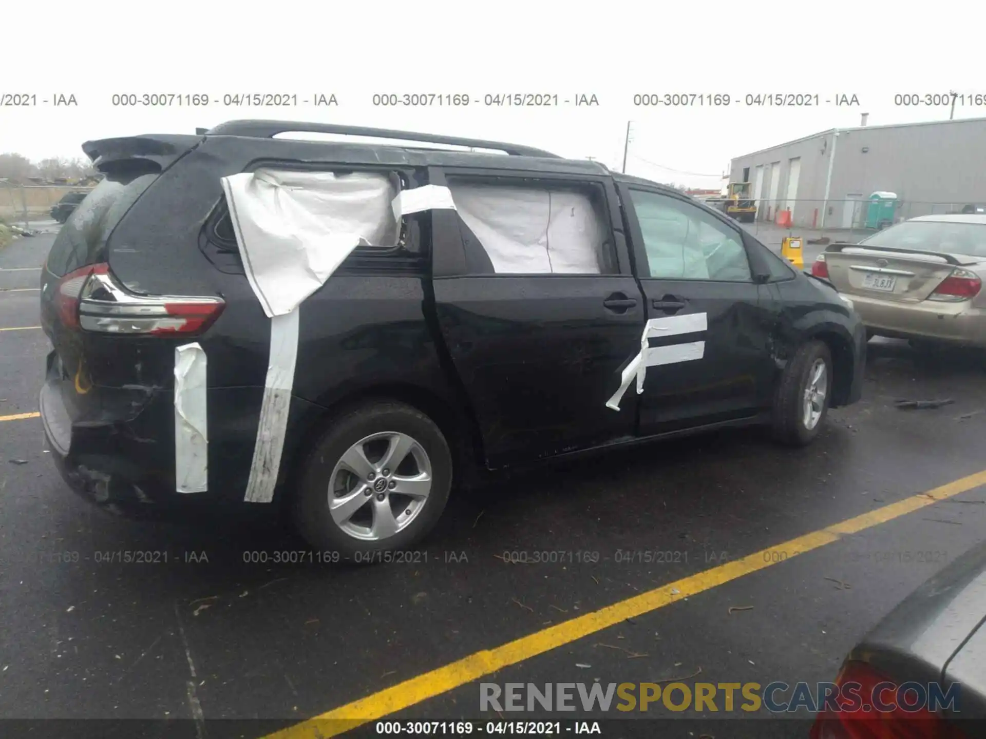 4 Photograph of a damaged car 5TDKZ3DC3KS003365 TOYOTA SIENNA 2019