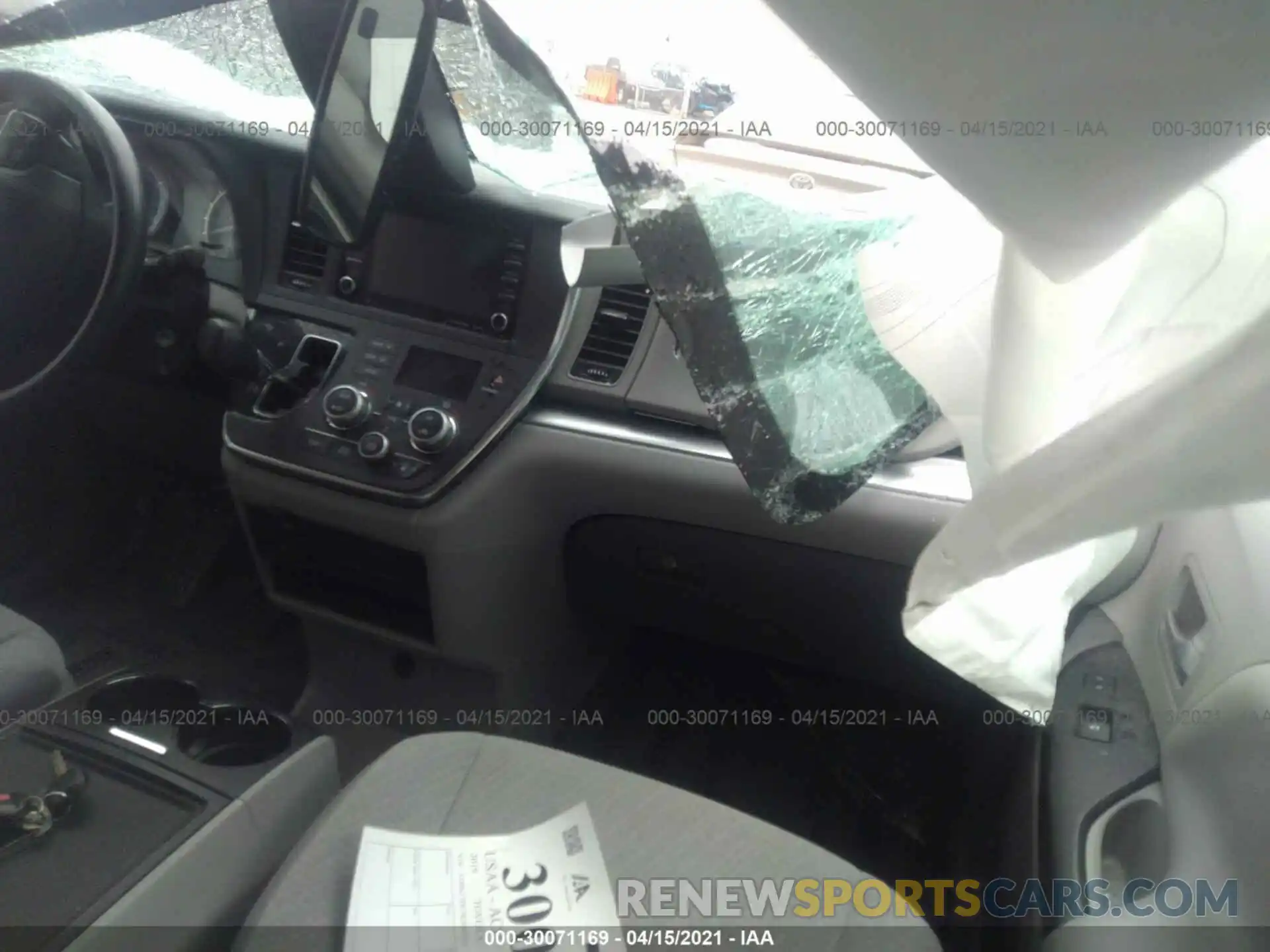 5 Photograph of a damaged car 5TDKZ3DC3KS003365 TOYOTA SIENNA 2019