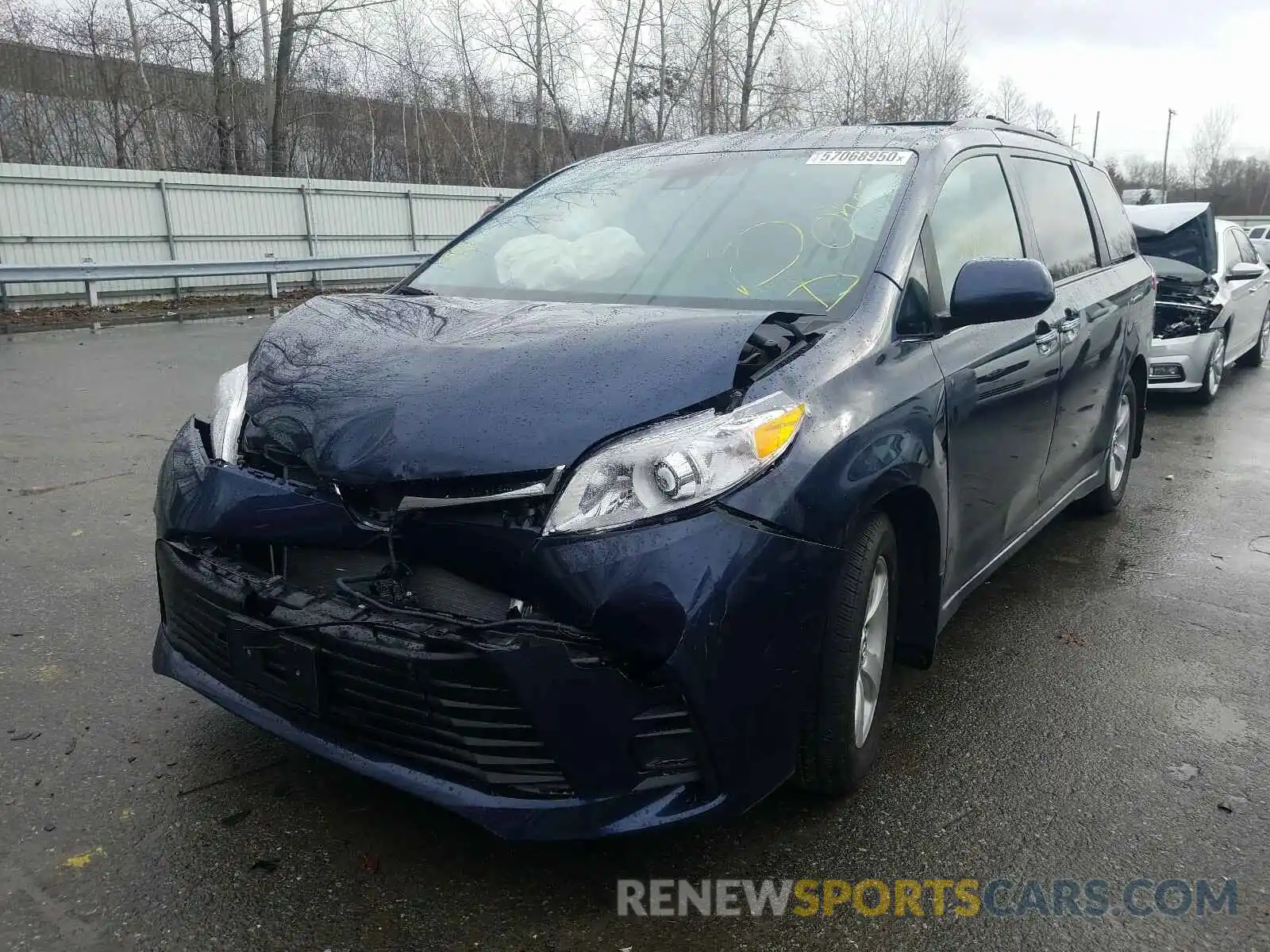 2 Photograph of a damaged car 5TDKZ3DC3KS006413 TOYOTA SIENNA 2019