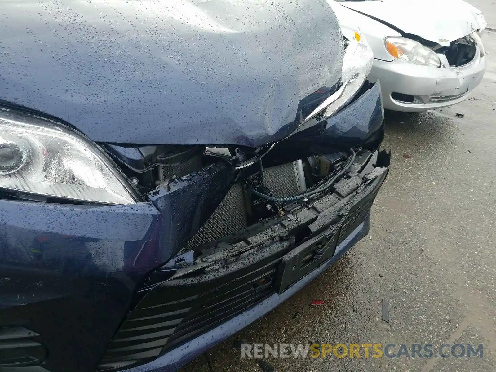 9 Photograph of a damaged car 5TDKZ3DC3KS006413 TOYOTA SIENNA 2019